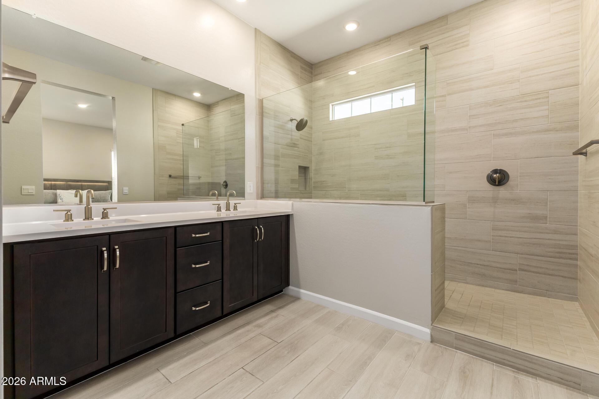 5022 E HARTFORD Avenue