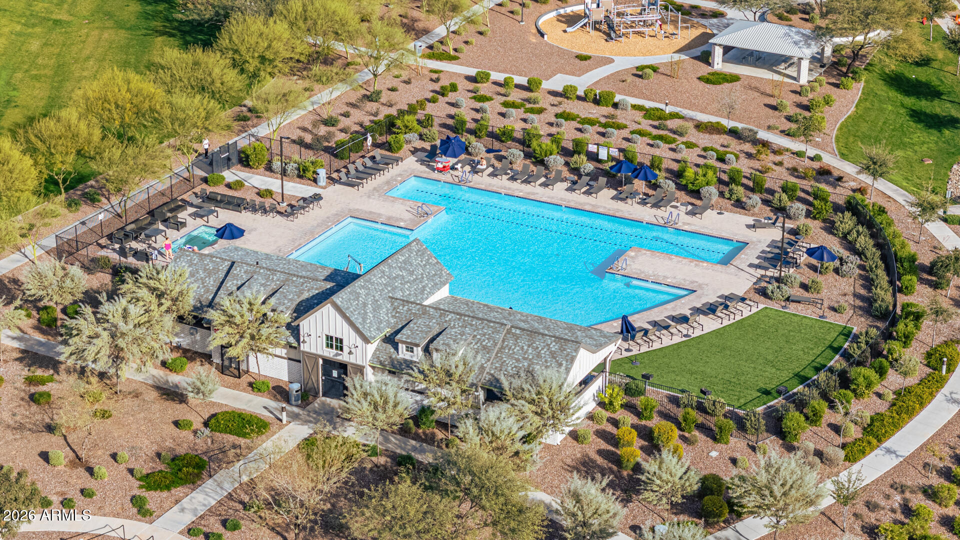 5022 E HARTFORD Avenue