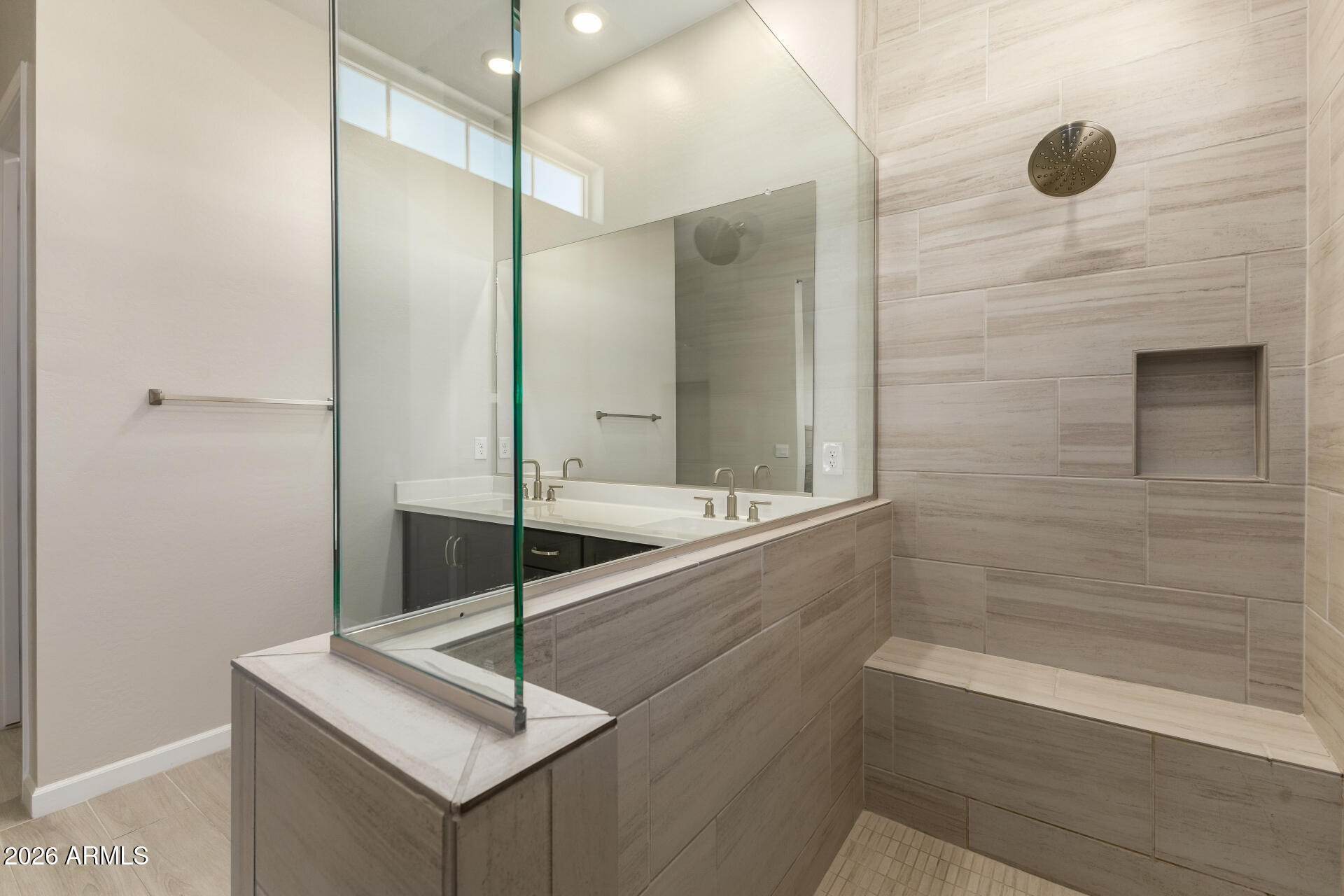 5022 E HARTFORD Avenue