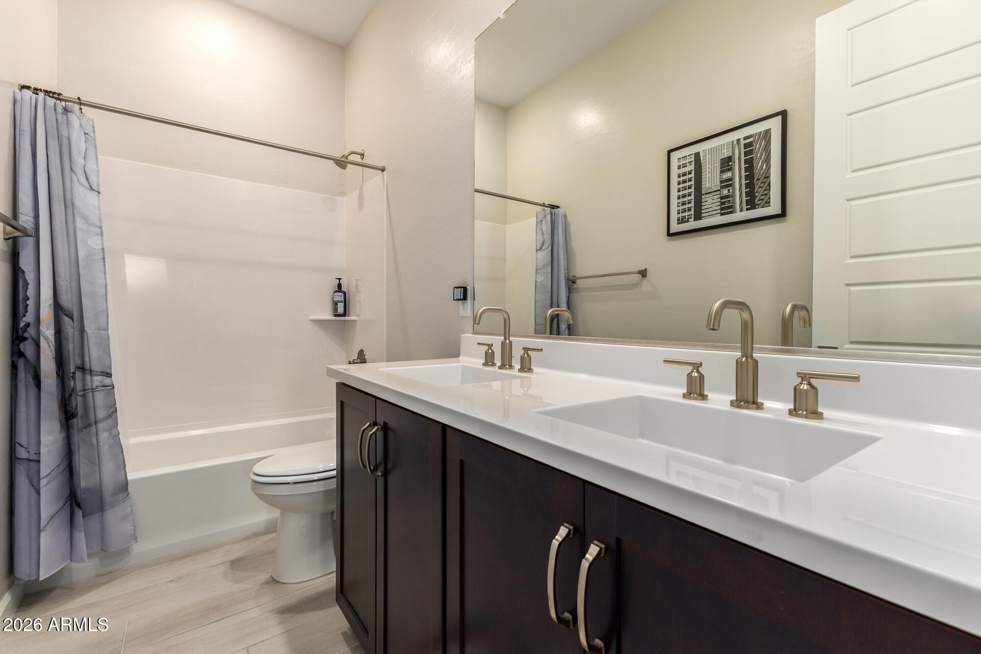 5022 E HARTFORD Avenue