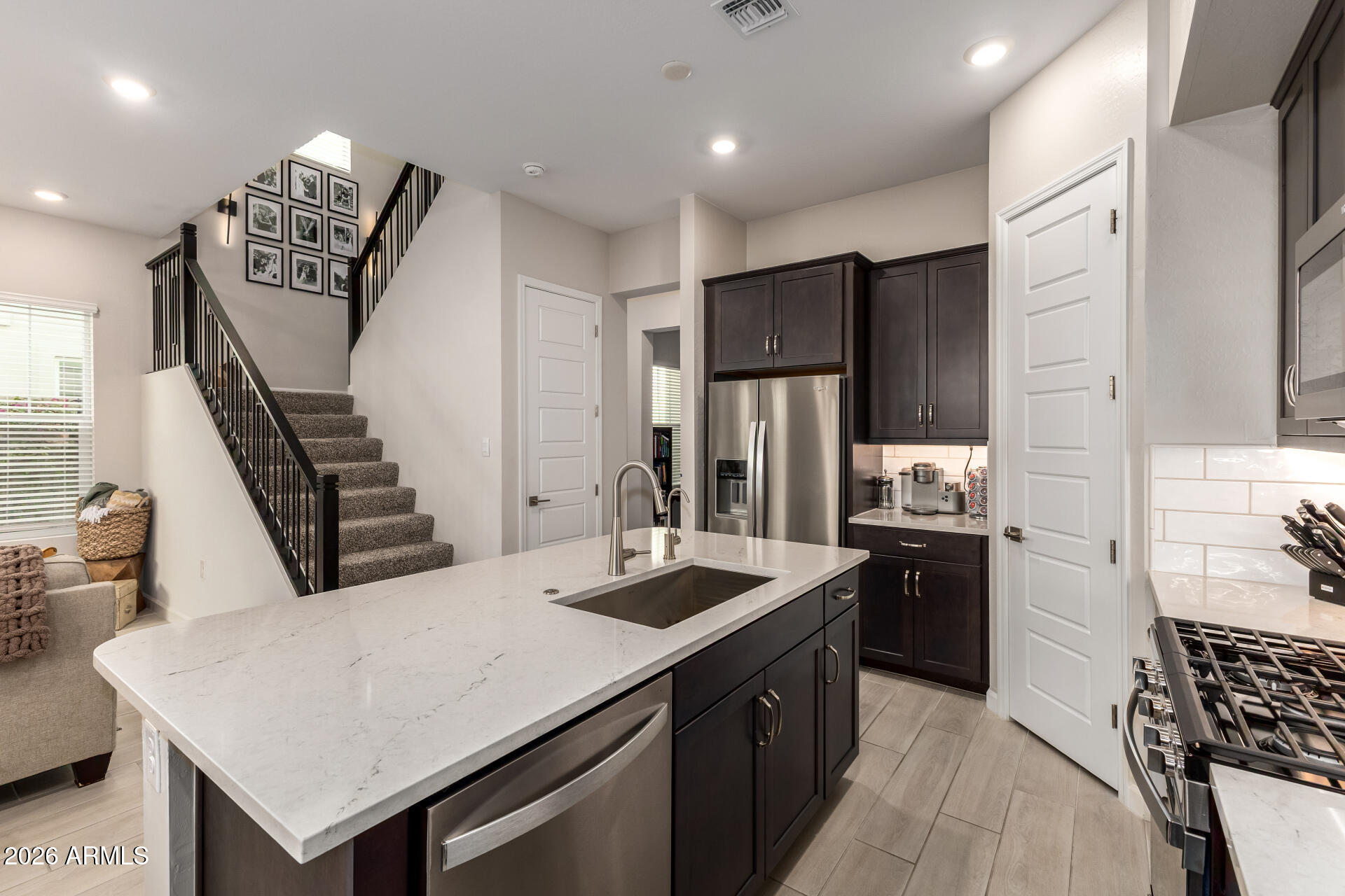 5022 E HARTFORD Avenue