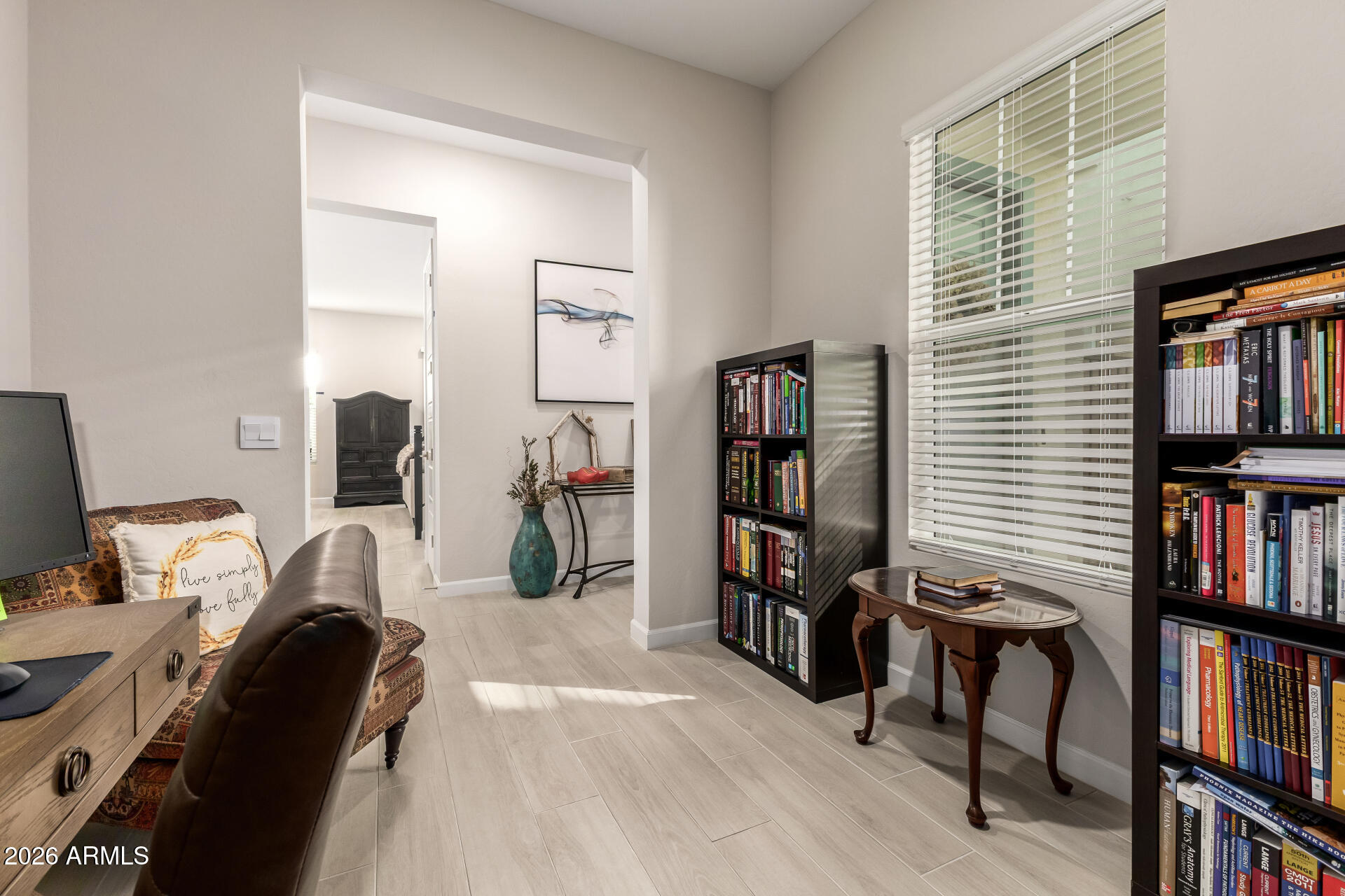 5022 E HARTFORD Avenue