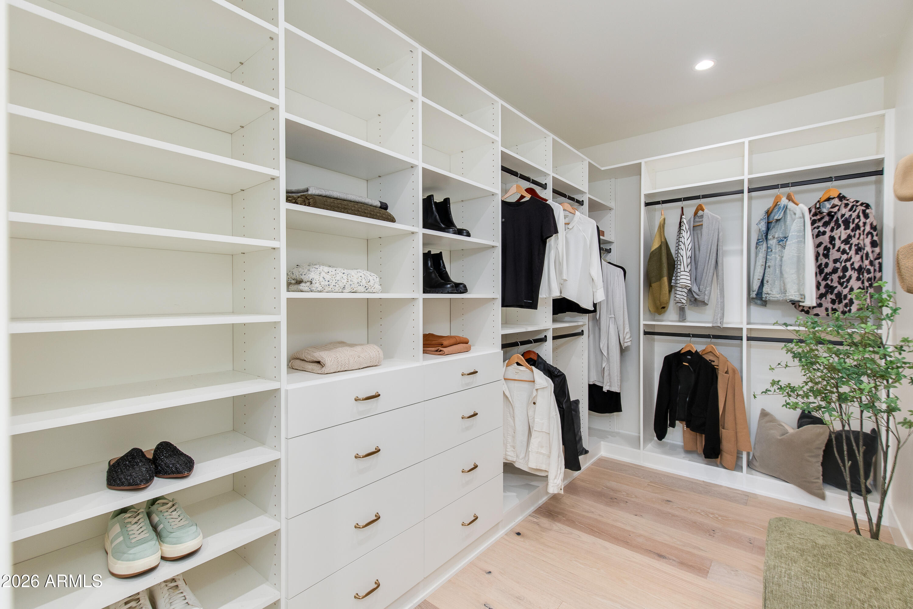 3010 E GLENROSA Avenue