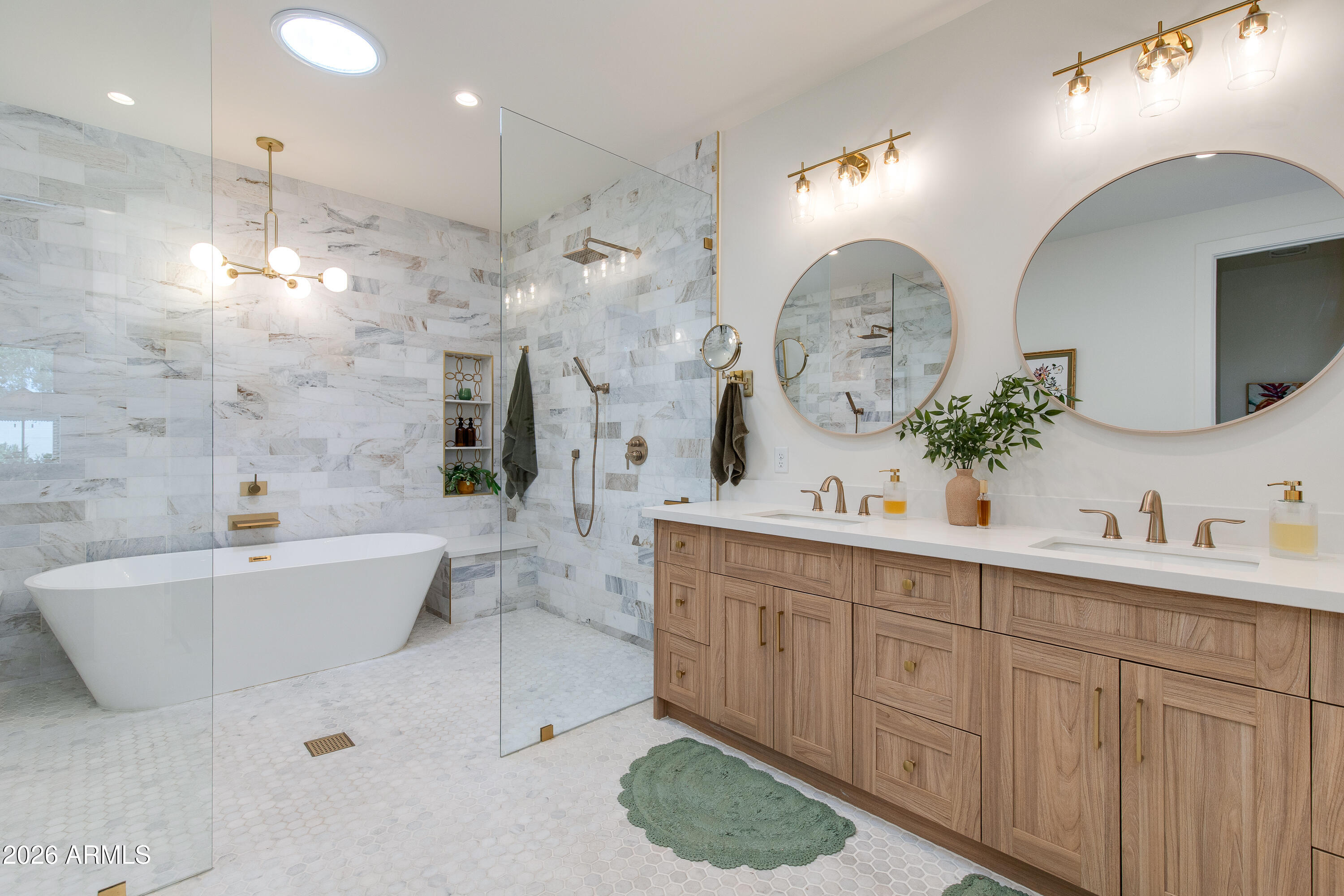 3010 E GLENROSA Avenue