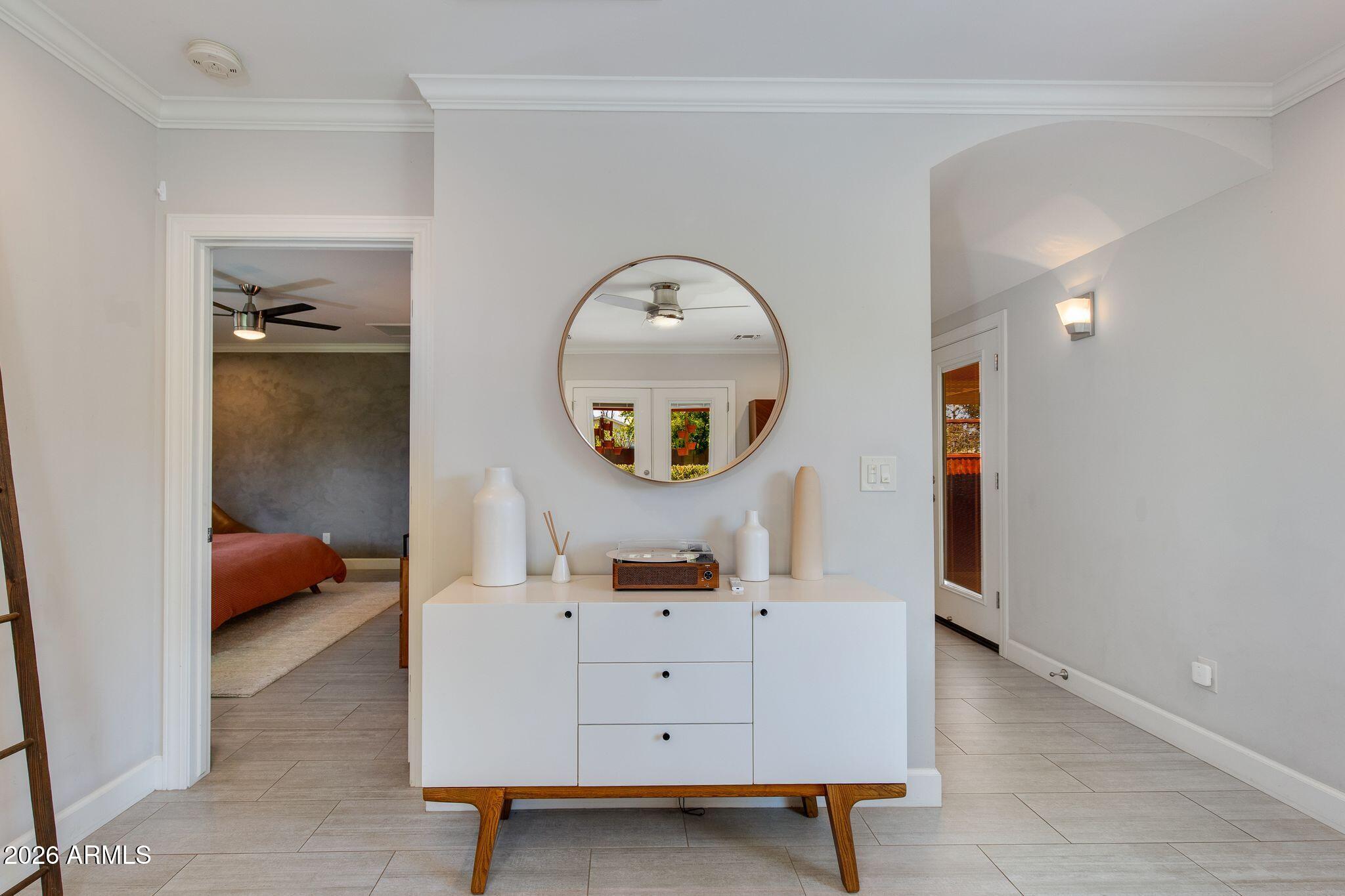 1413 W GLENROSA Avenue