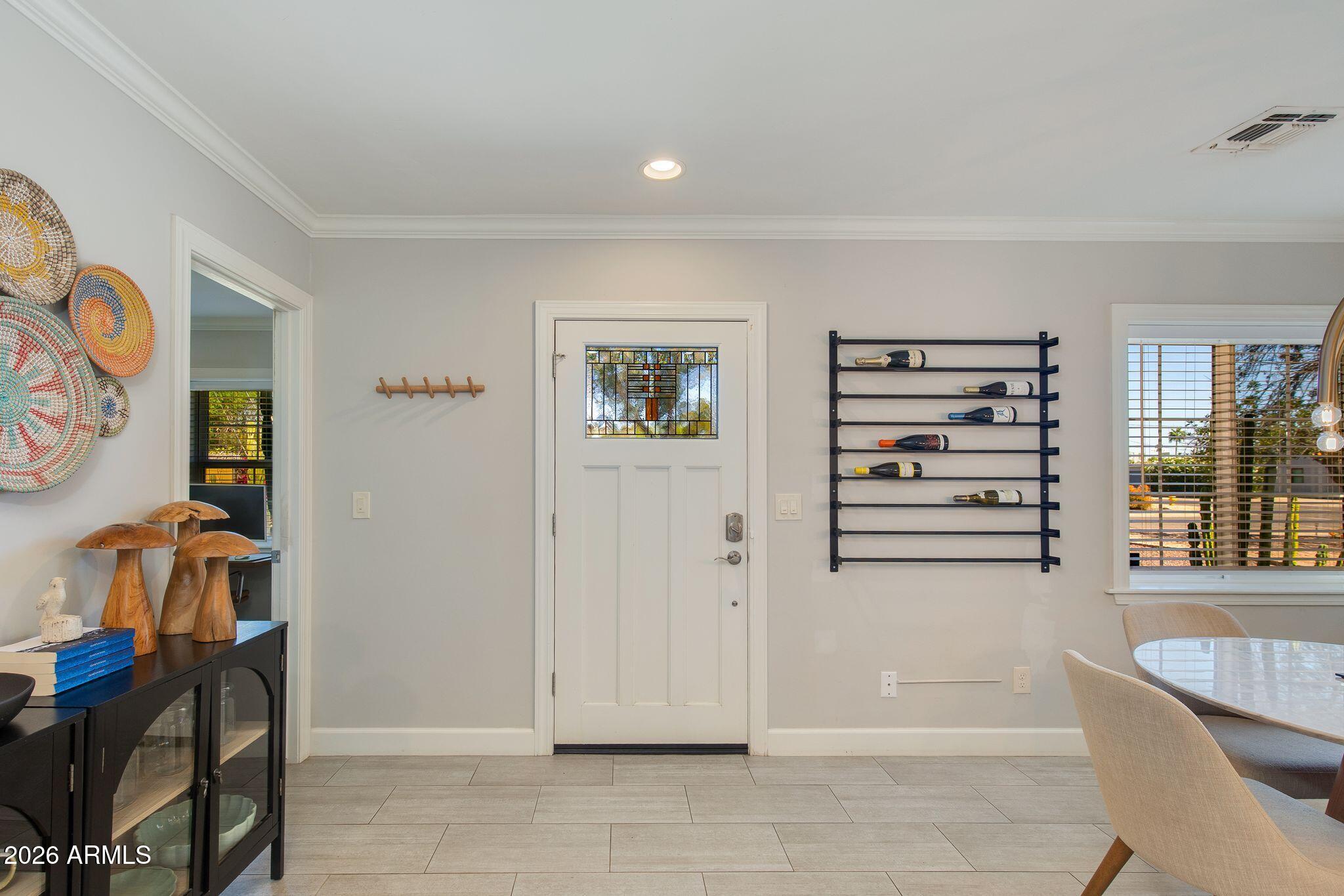 1413 W GLENROSA Avenue