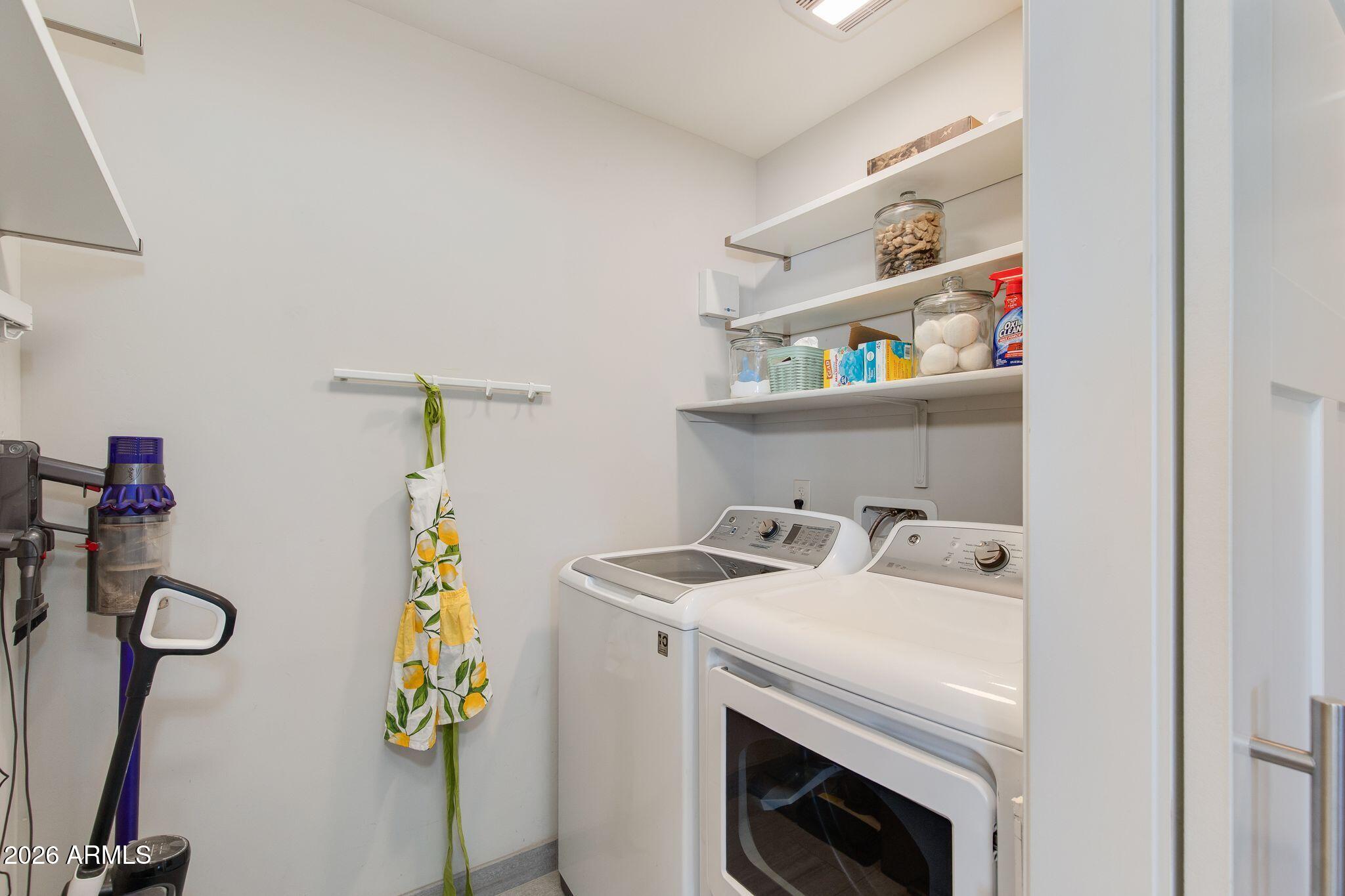 1413 W GLENROSA Avenue