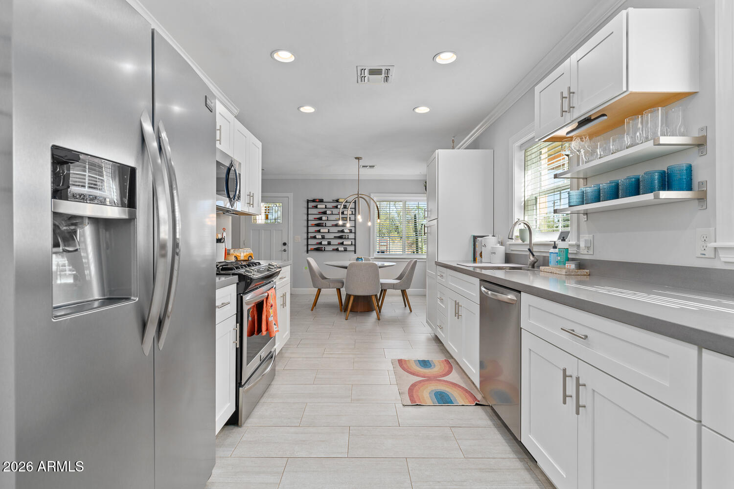 1413 W GLENROSA Avenue