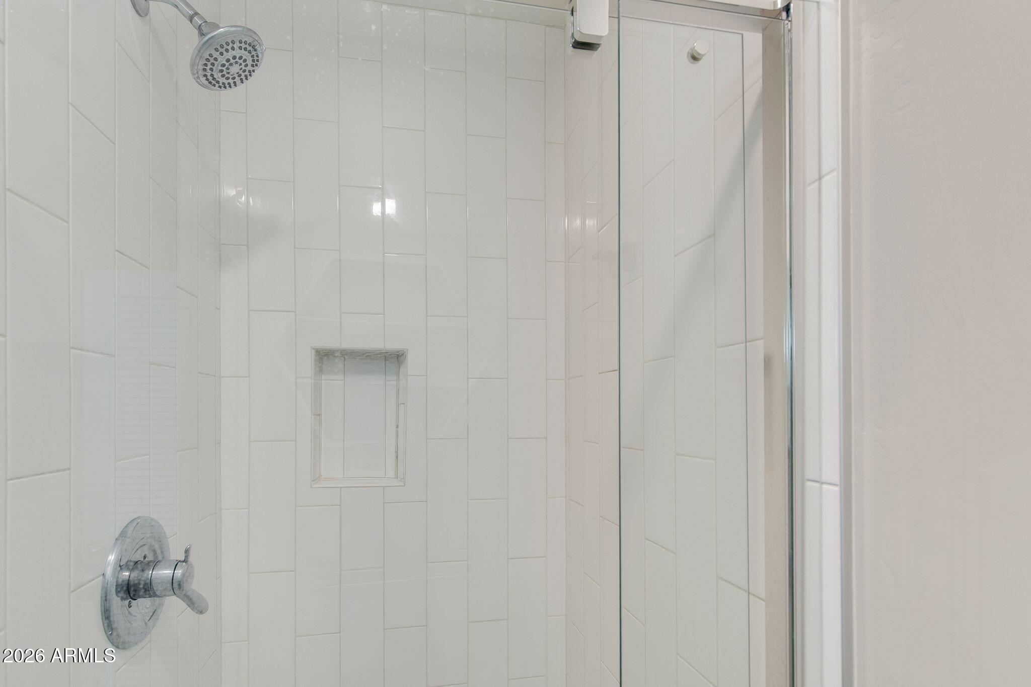 1413 W GLENROSA Avenue