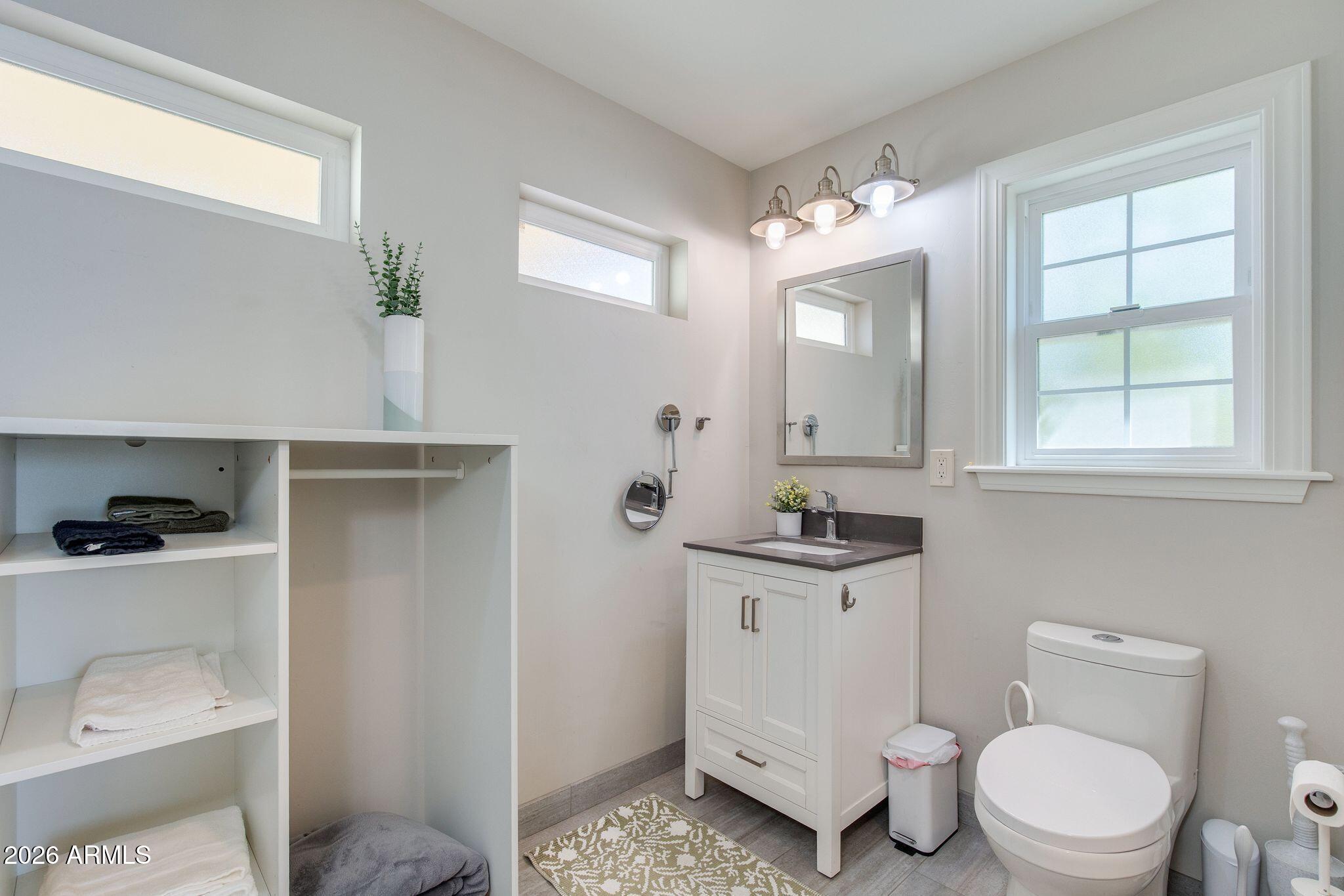 1413 W GLENROSA Avenue