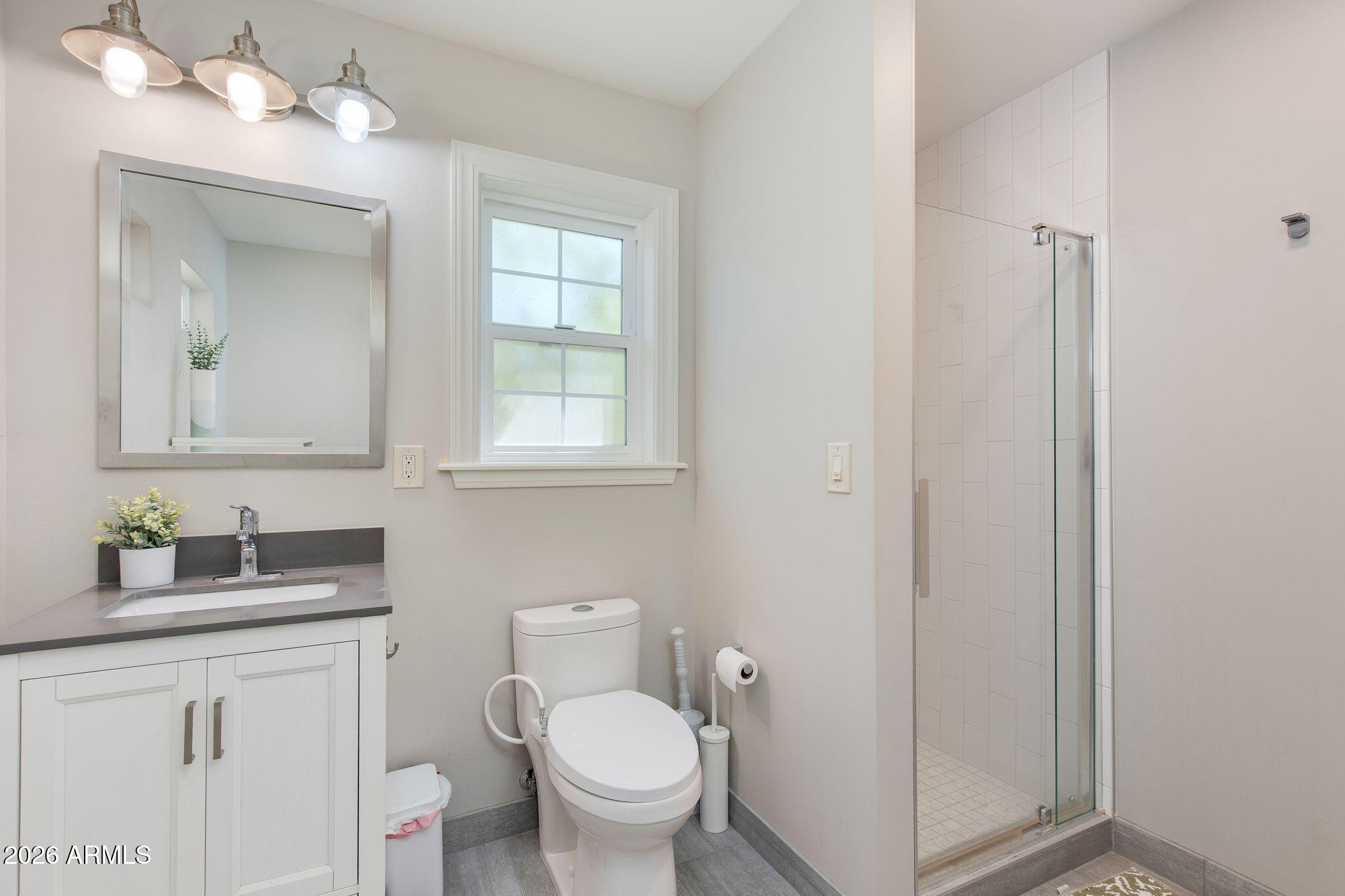 1413 W GLENROSA Avenue