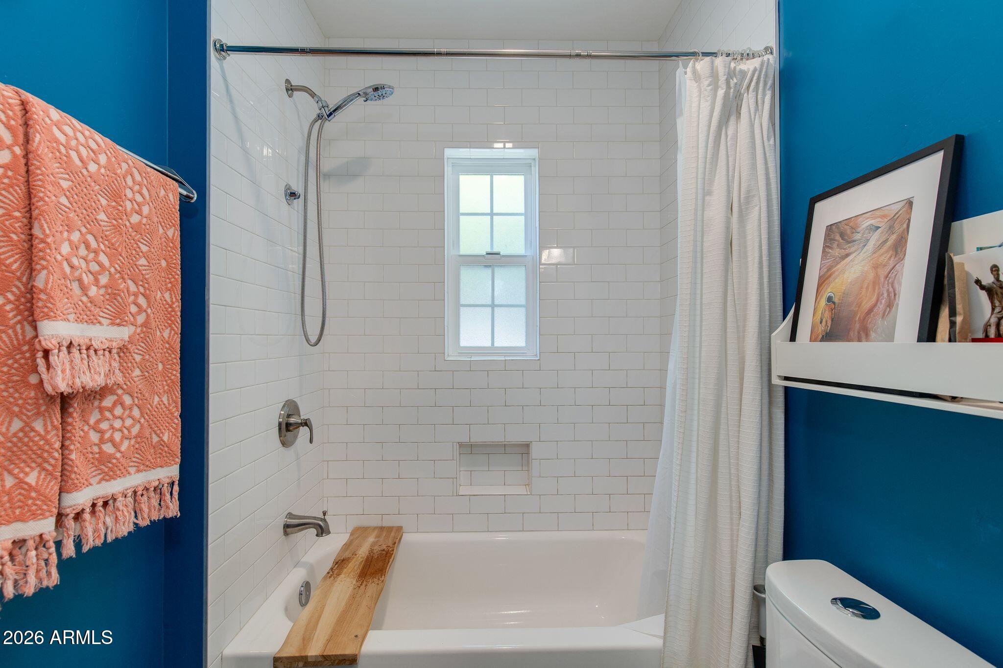 1413 W GLENROSA Avenue