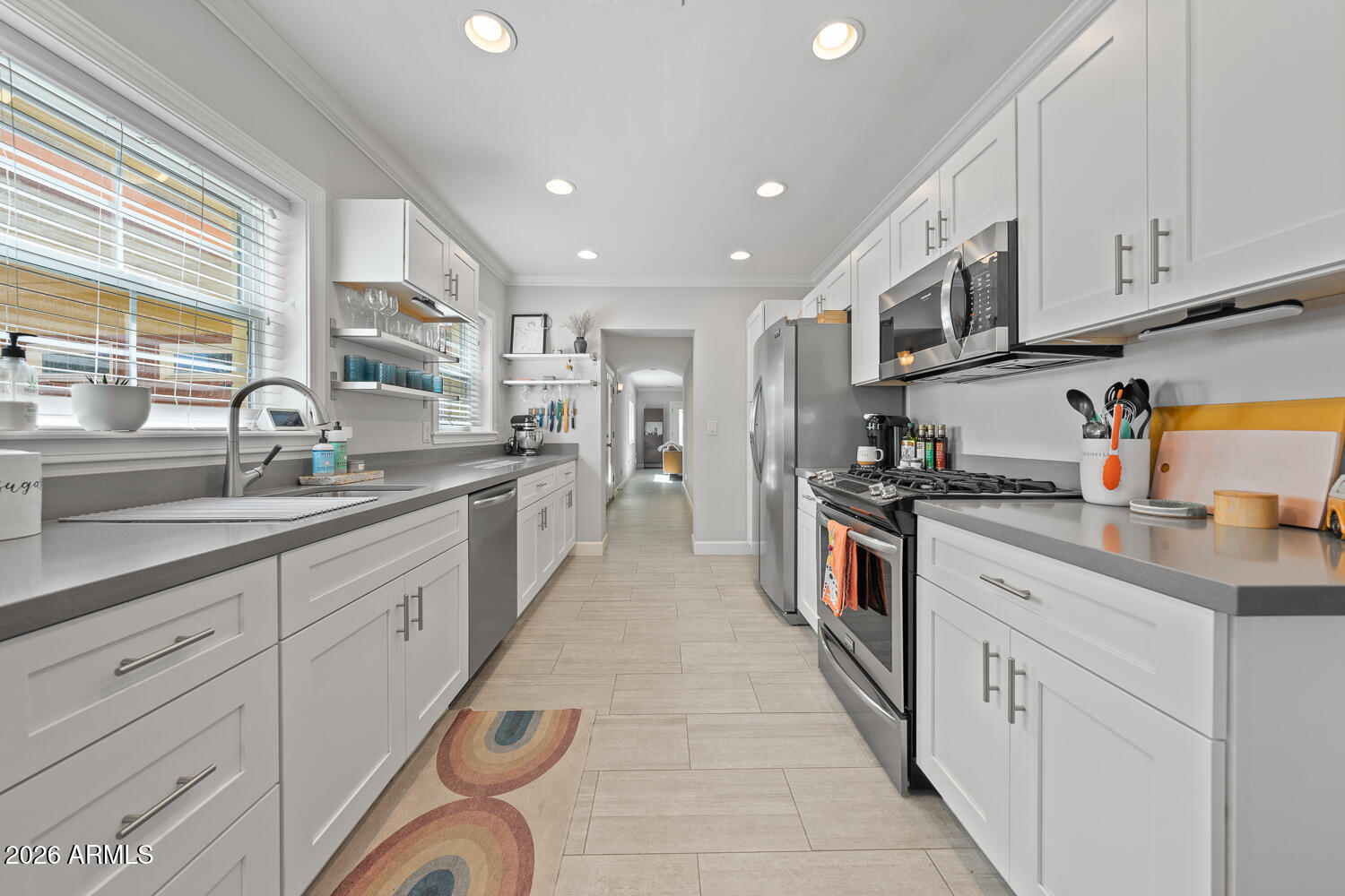 1413 W GLENROSA Avenue