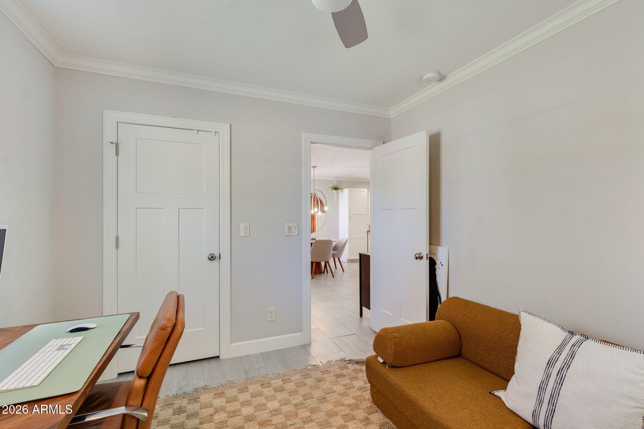 1413 W GLENROSA Avenue