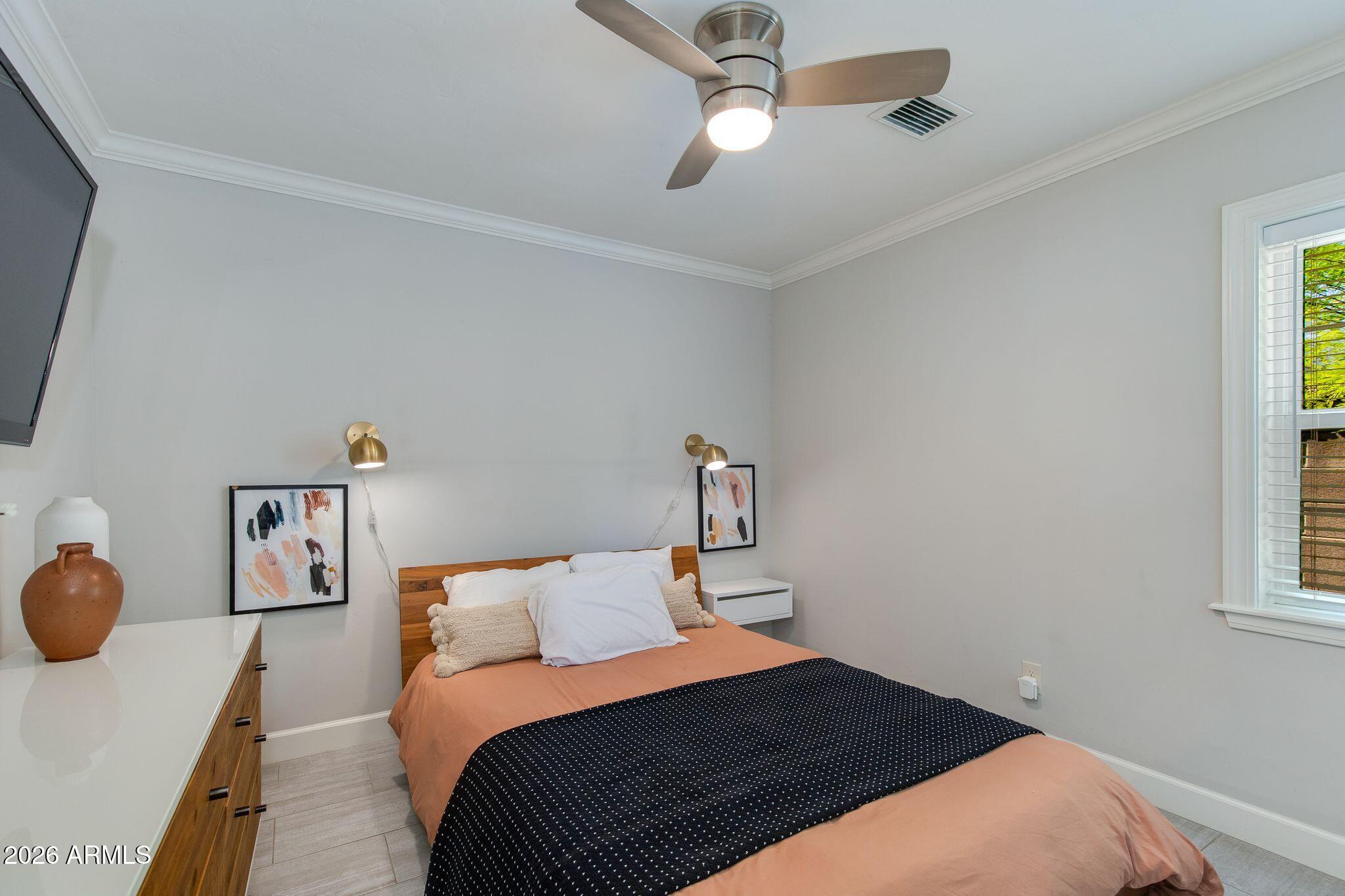 1413 W GLENROSA Avenue