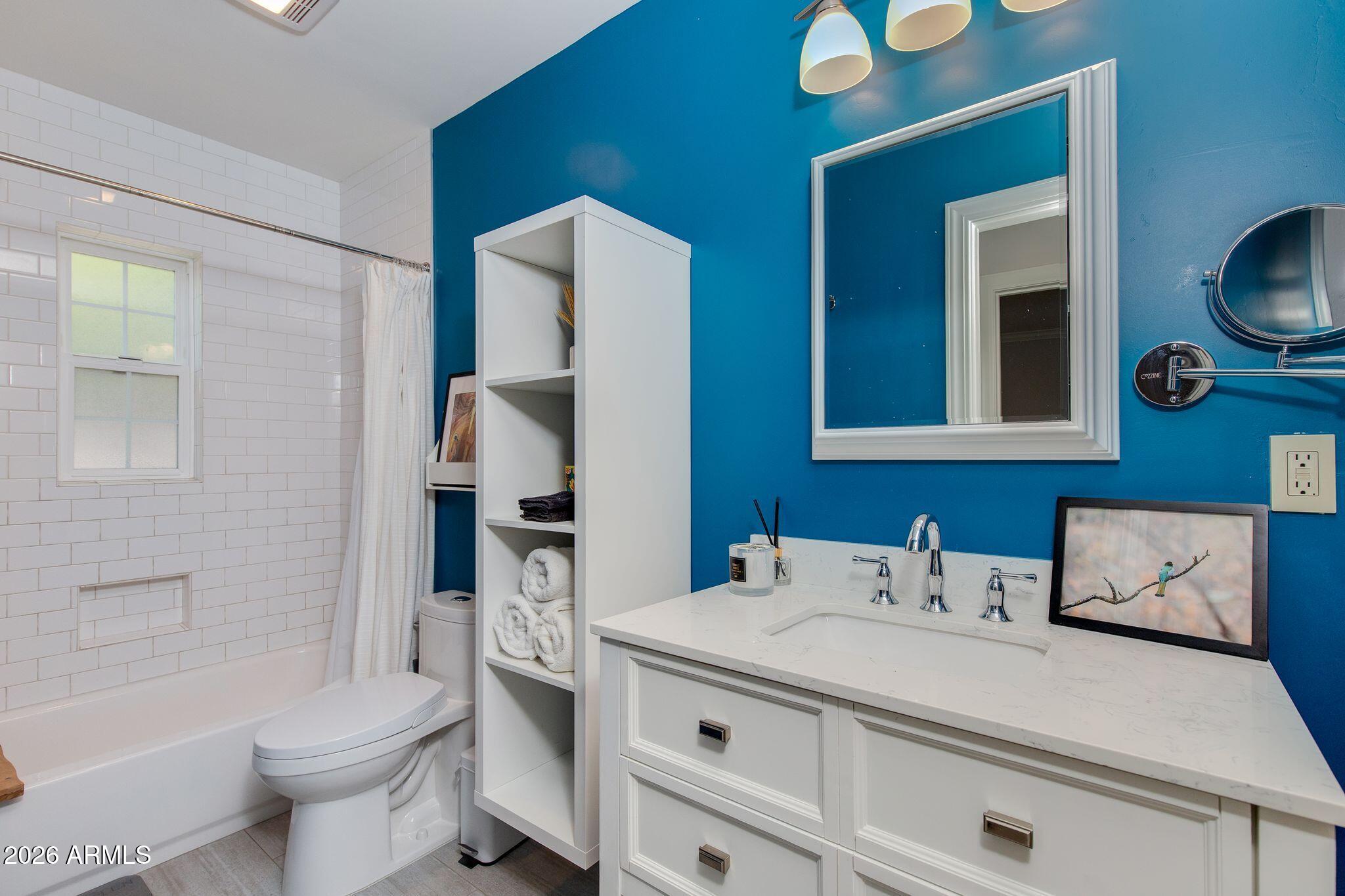 1413 W GLENROSA Avenue