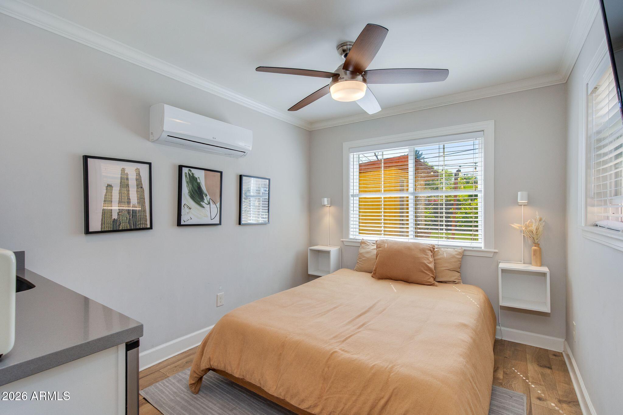 1413 W GLENROSA Avenue