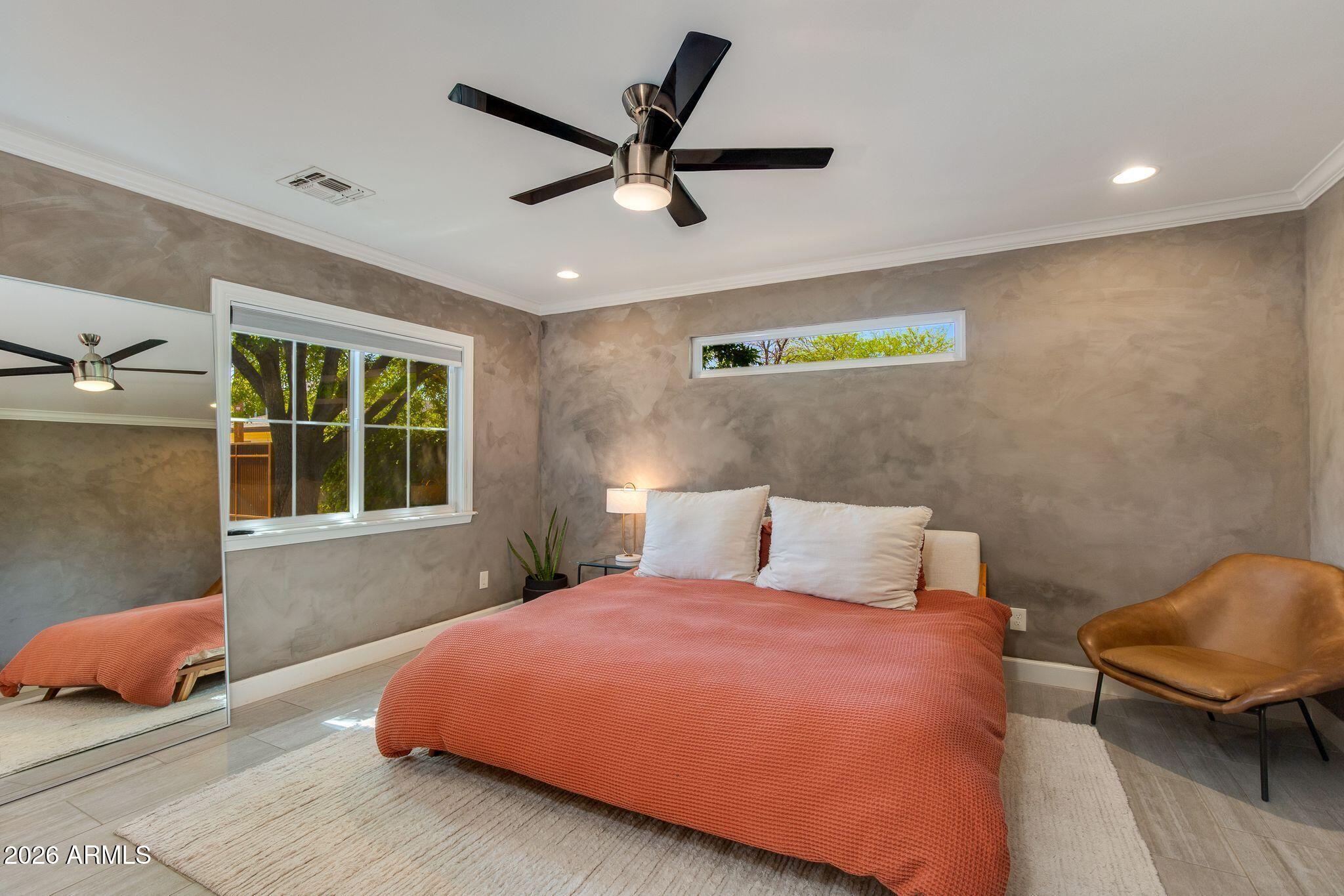 1413 W GLENROSA Avenue