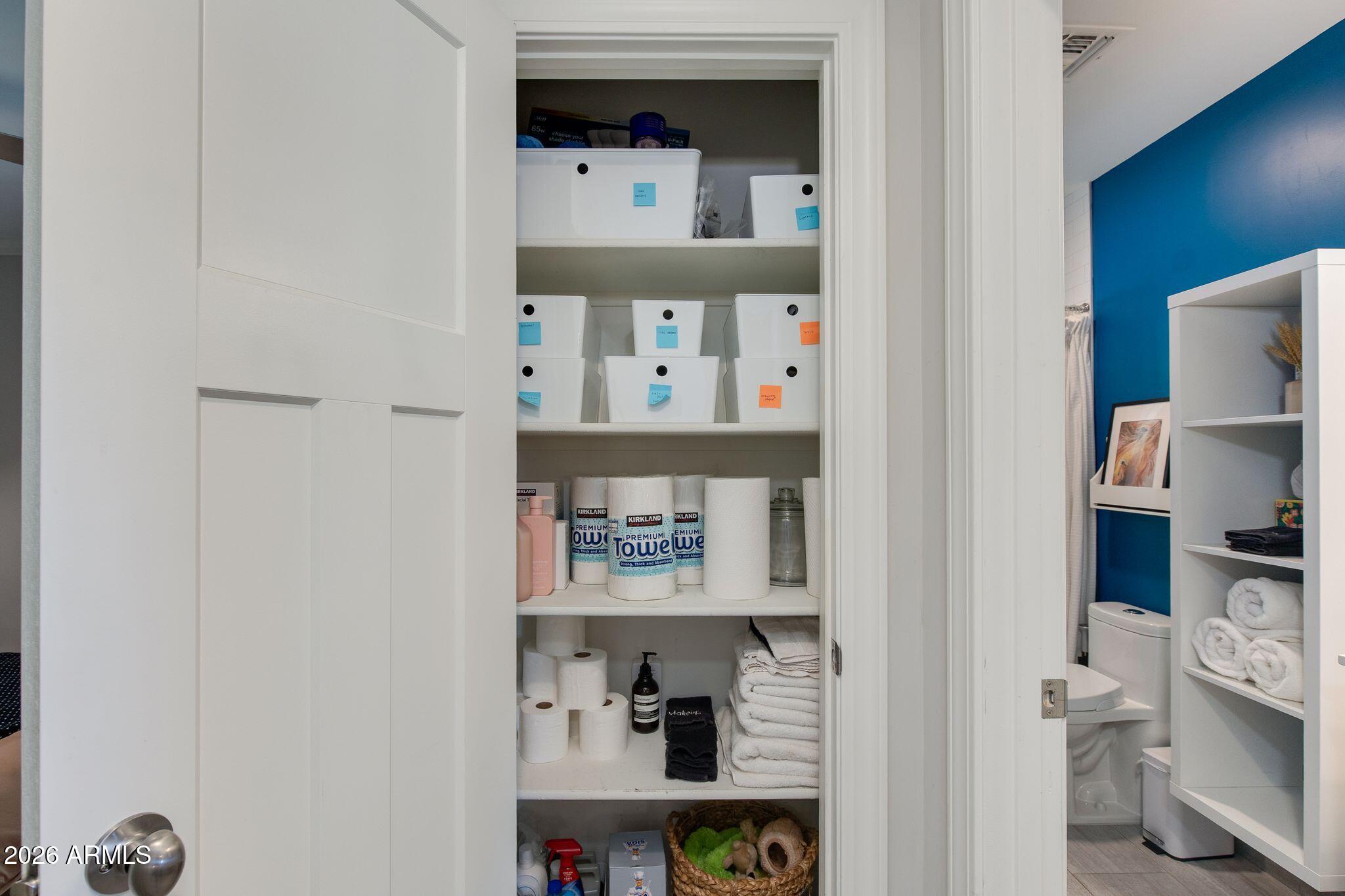 1413 W GLENROSA Avenue