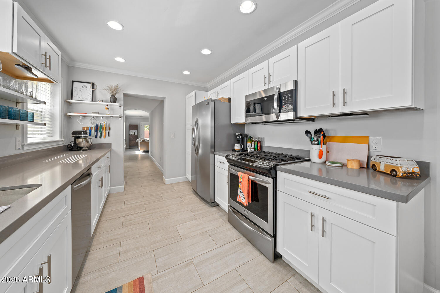 1413 W GLENROSA Avenue