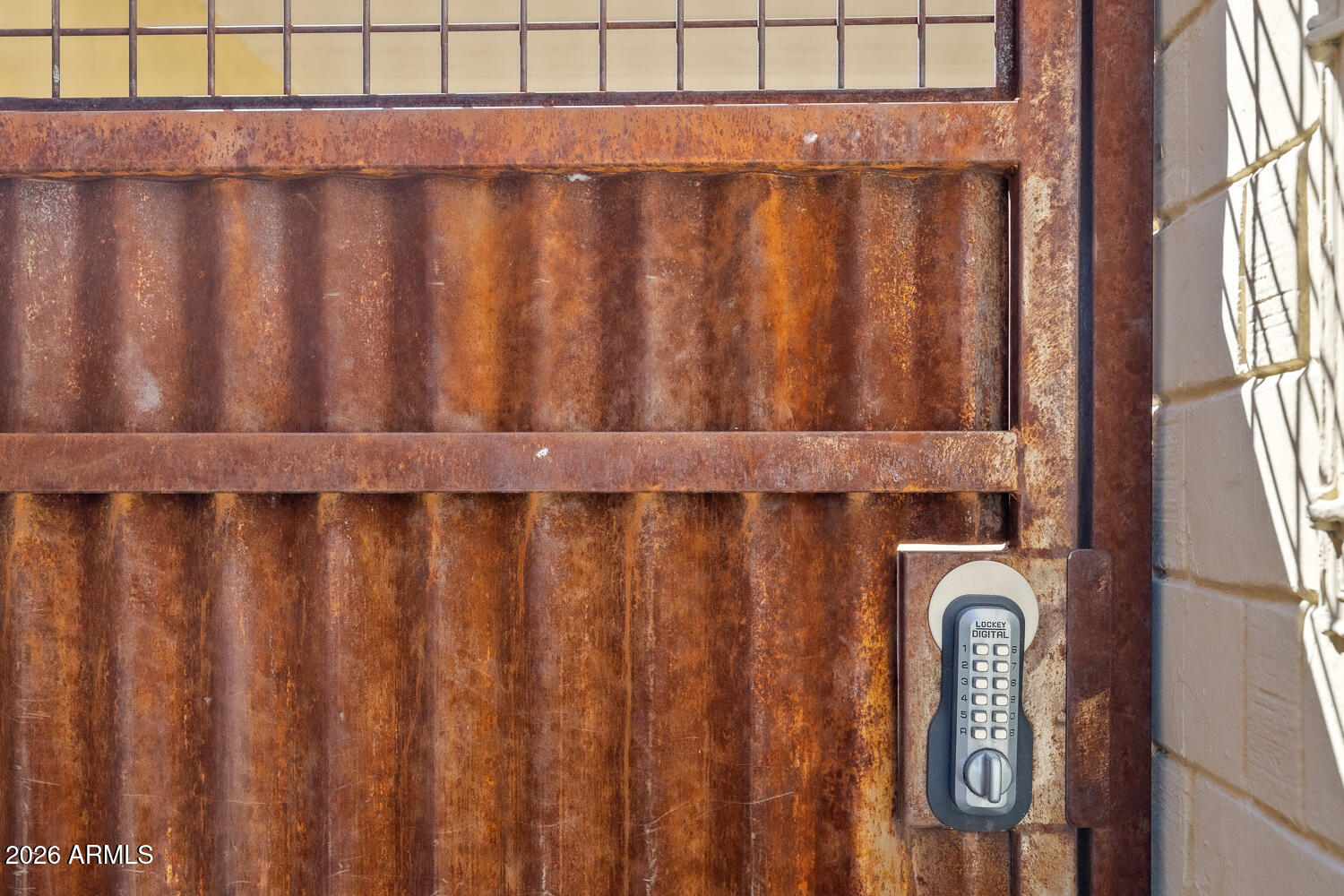 1413 W GLENROSA Avenue