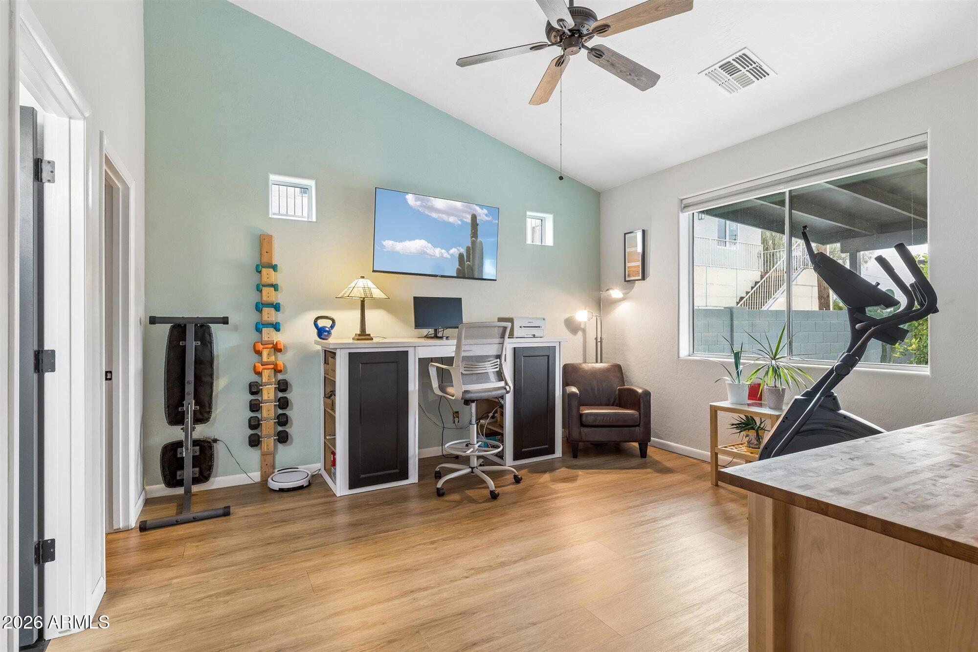 826 N 11TH Avenue