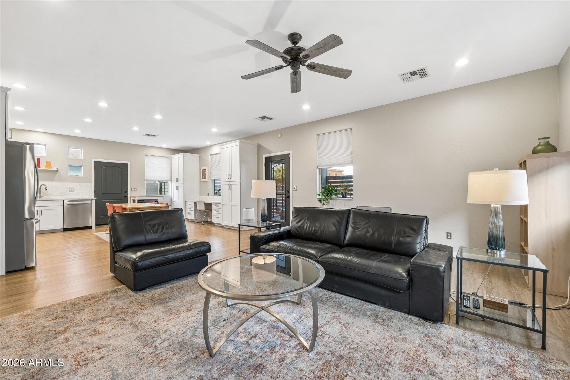 826 N 11TH Avenue