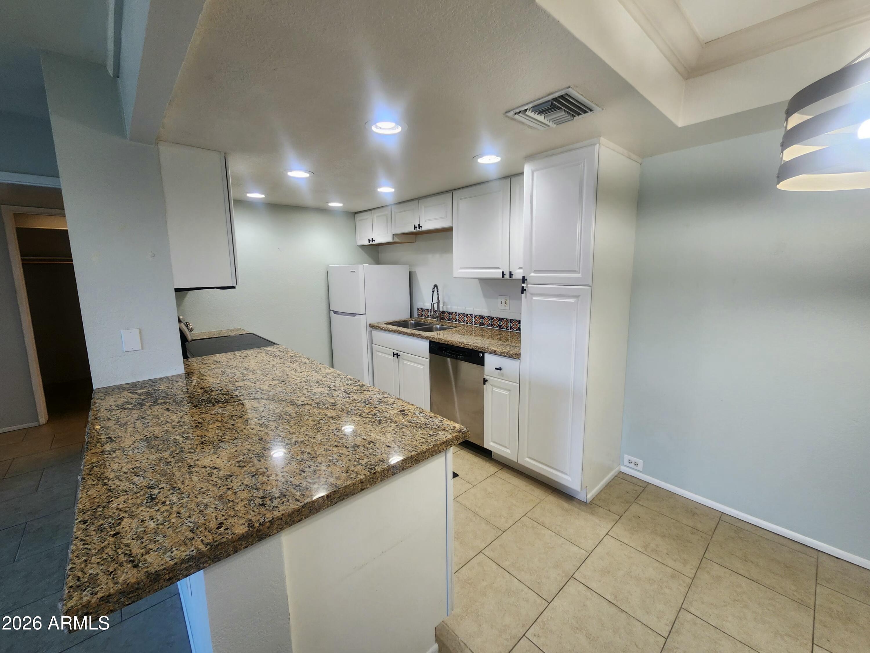 7557 N DREAMY DRAW Drive 248