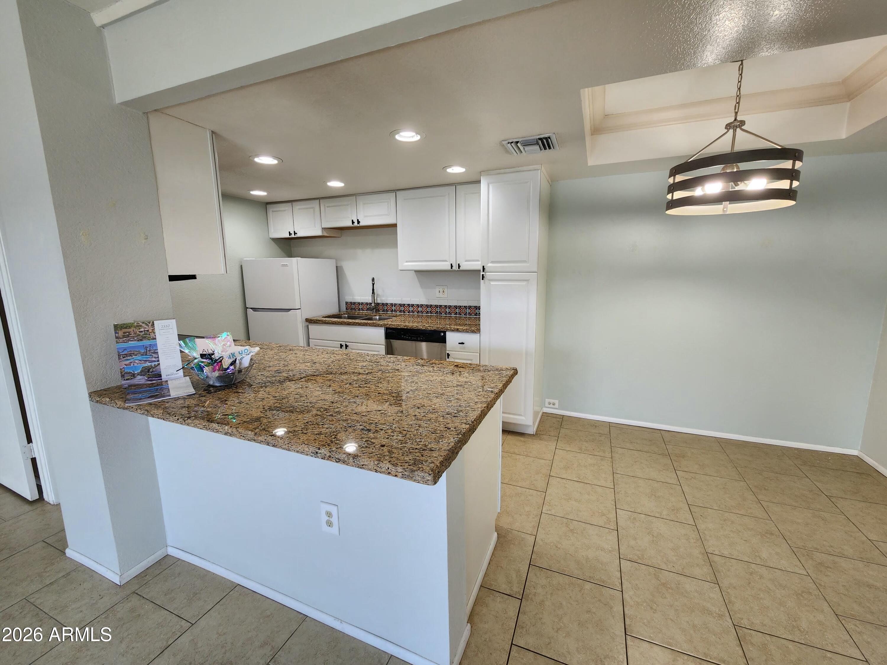 7557 N DREAMY DRAW Drive 248