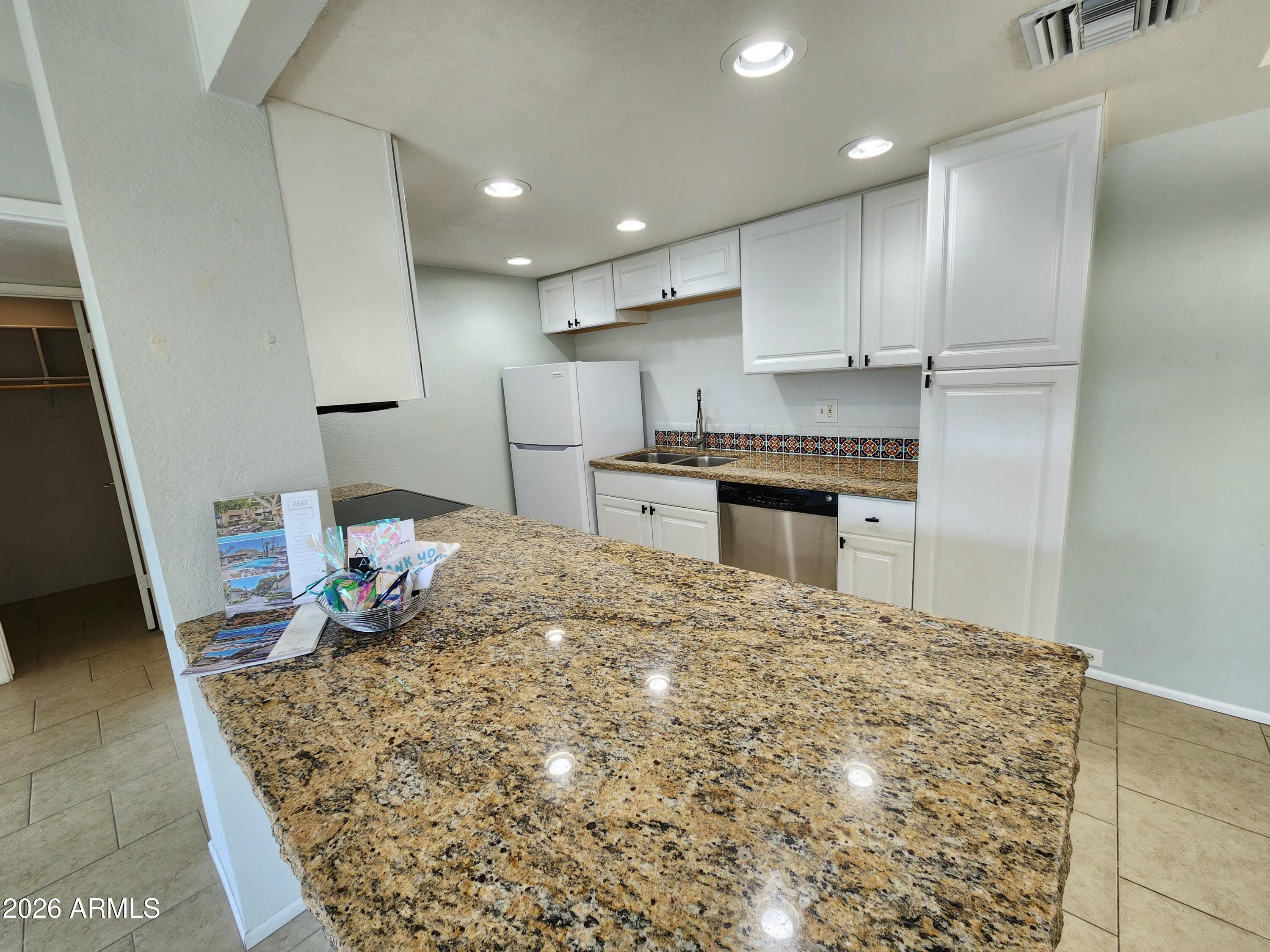 7557 N DREAMY DRAW Drive 248