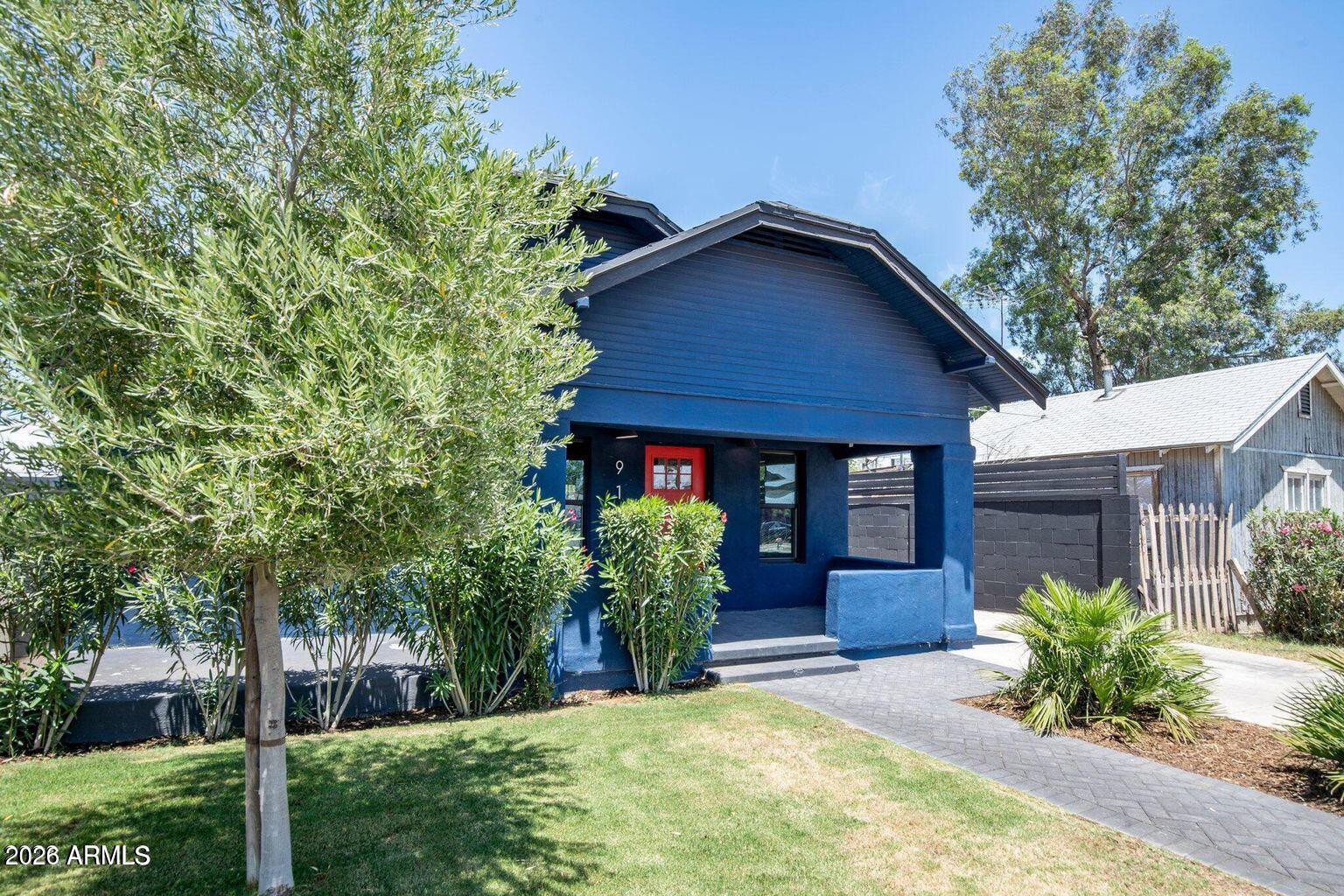 912 E Roosevelt Street