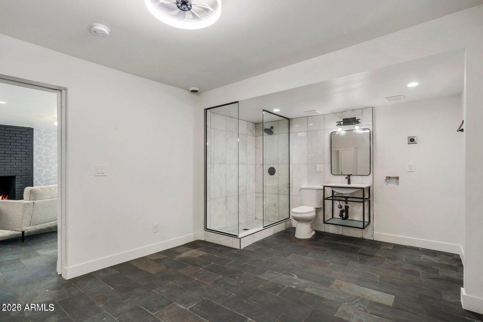 912 E Roosevelt Street