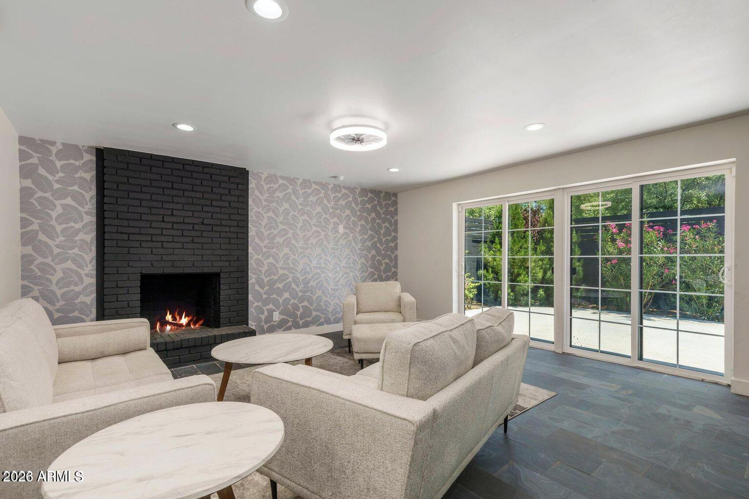 912 E Roosevelt Street