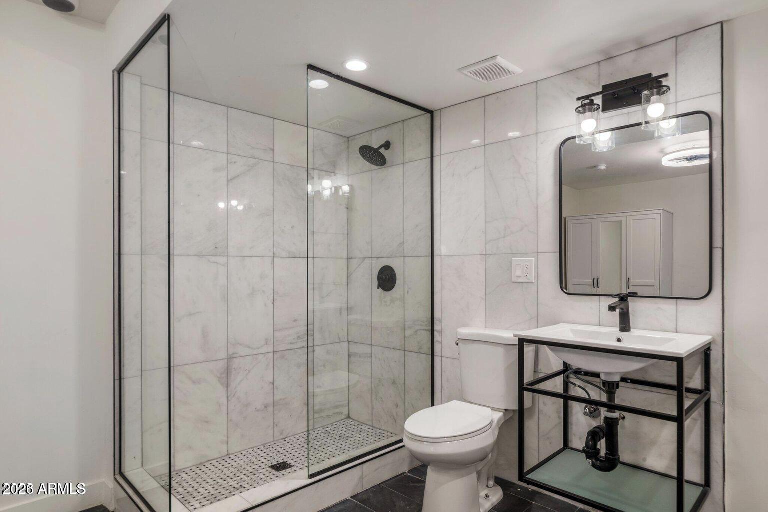 912 E Roosevelt Street