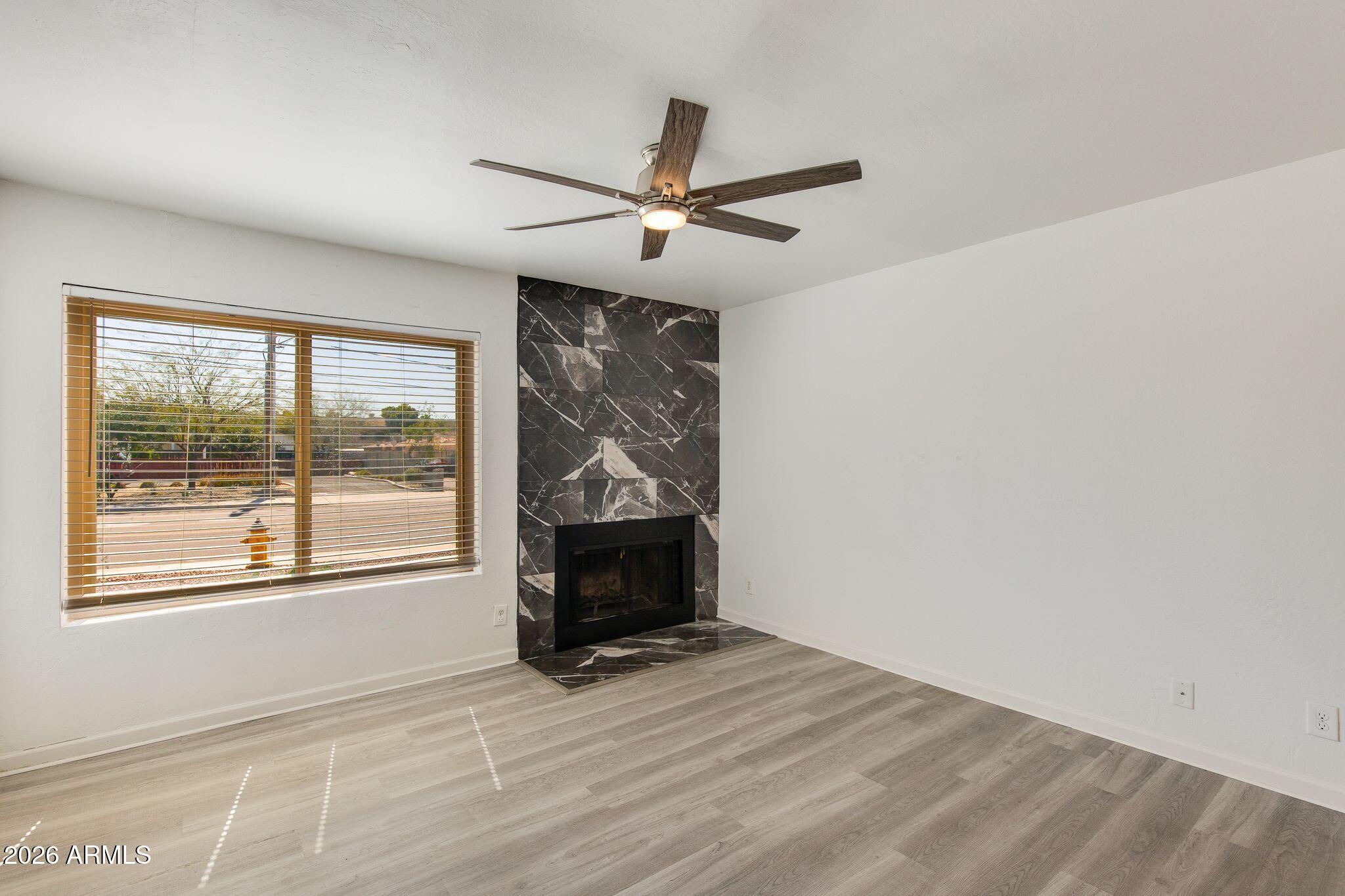 5146 E OAK Street 102