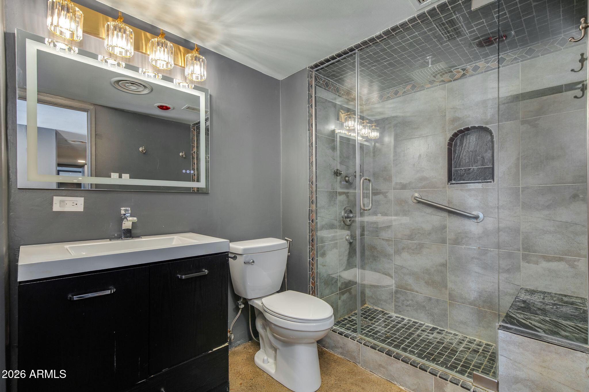 207 W CLARENDON Avenue W E16