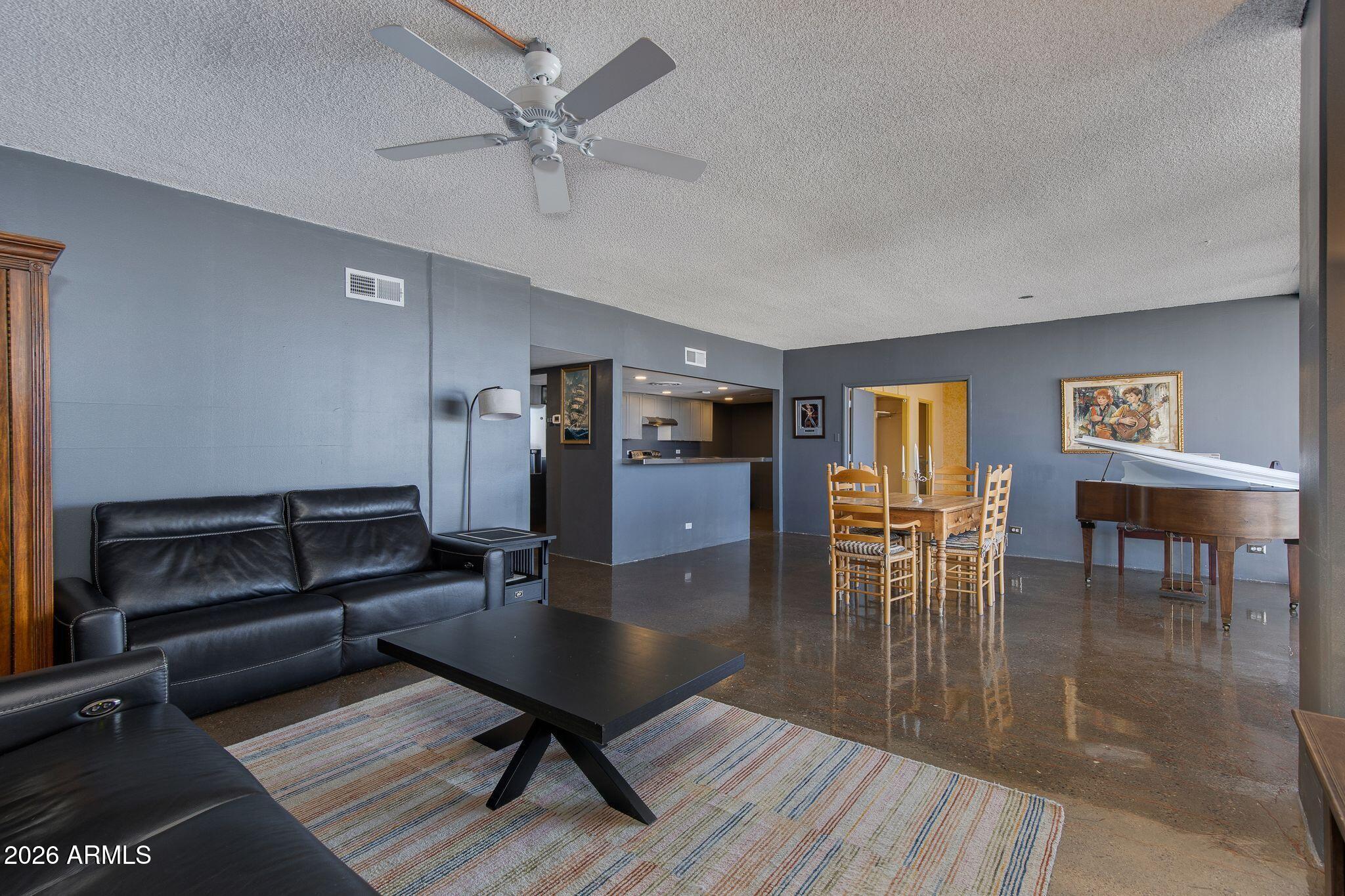 207 W CLARENDON Avenue W E16