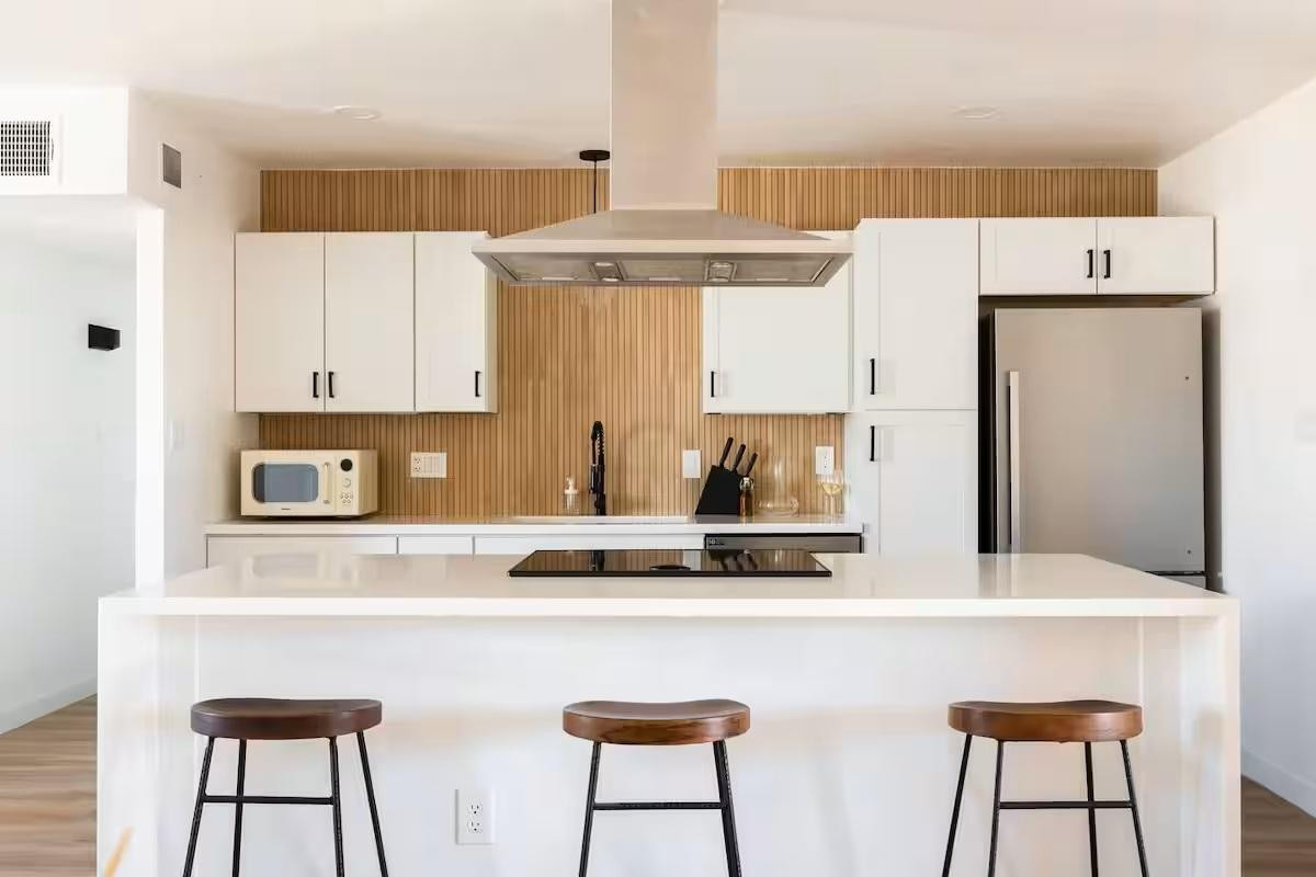 8447 E Vernon Avenue