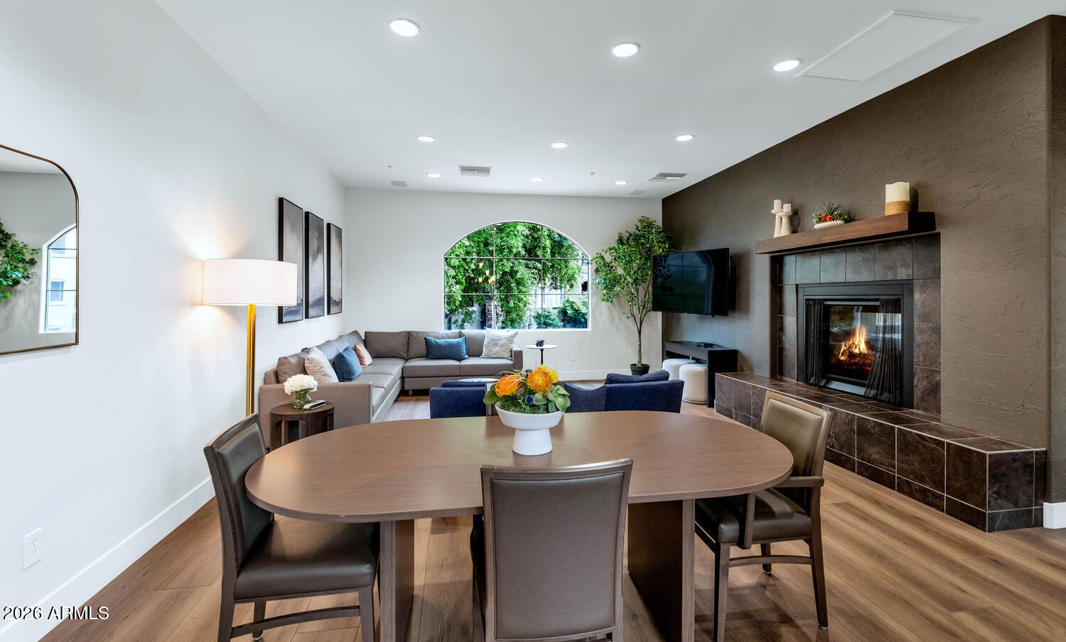 5450 E DEER VALLEY Drive 4218