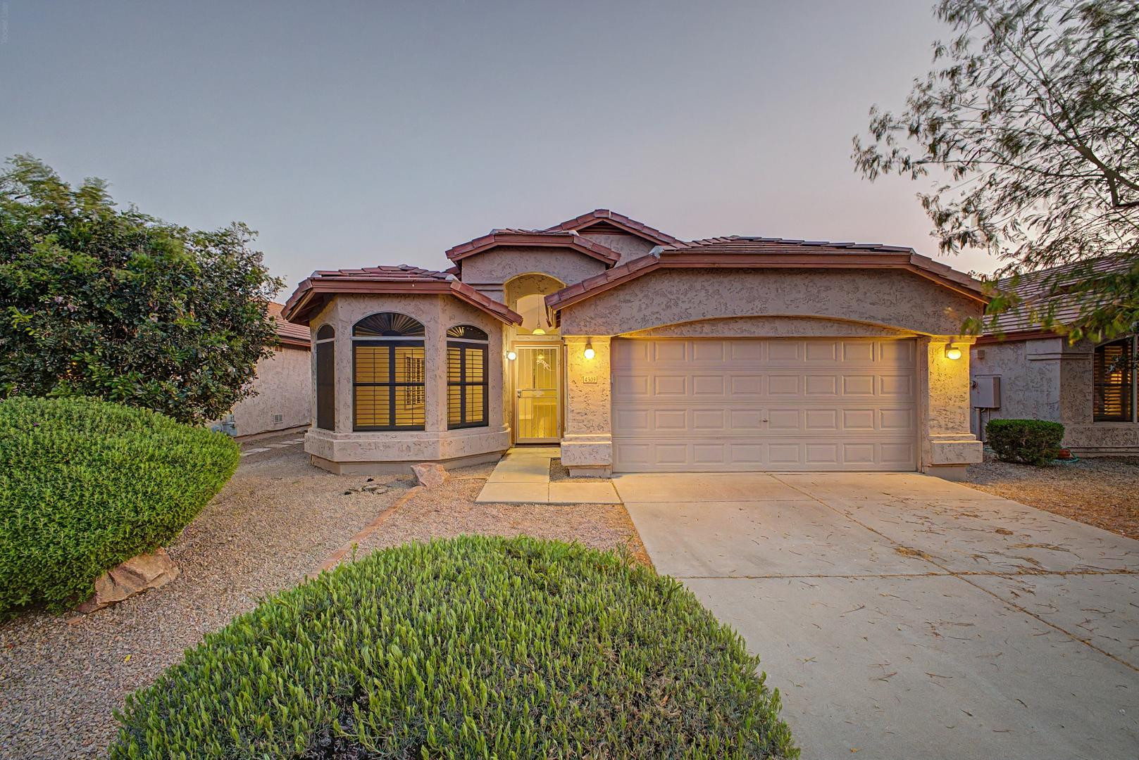4309 E Abraham Lane