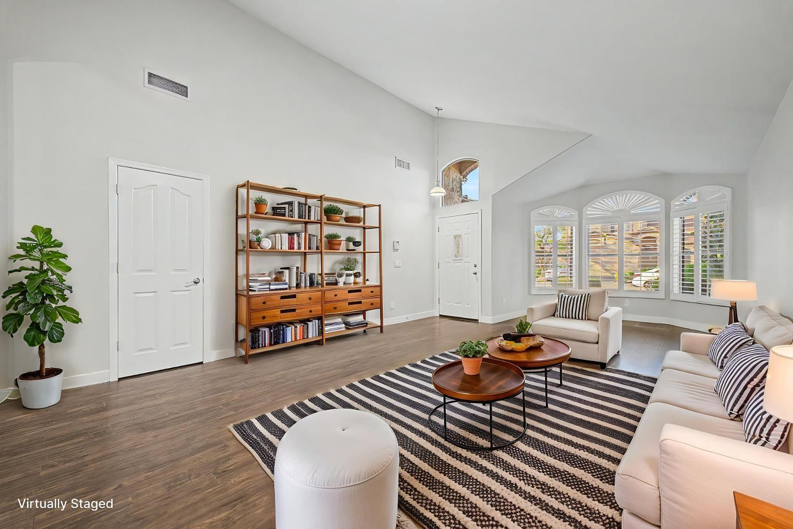 4309 E Abraham Lane