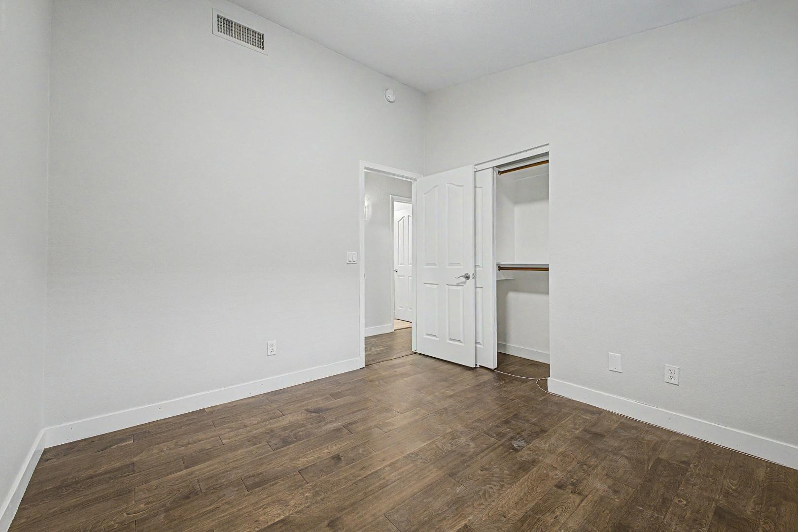 4309 E Abraham Lane