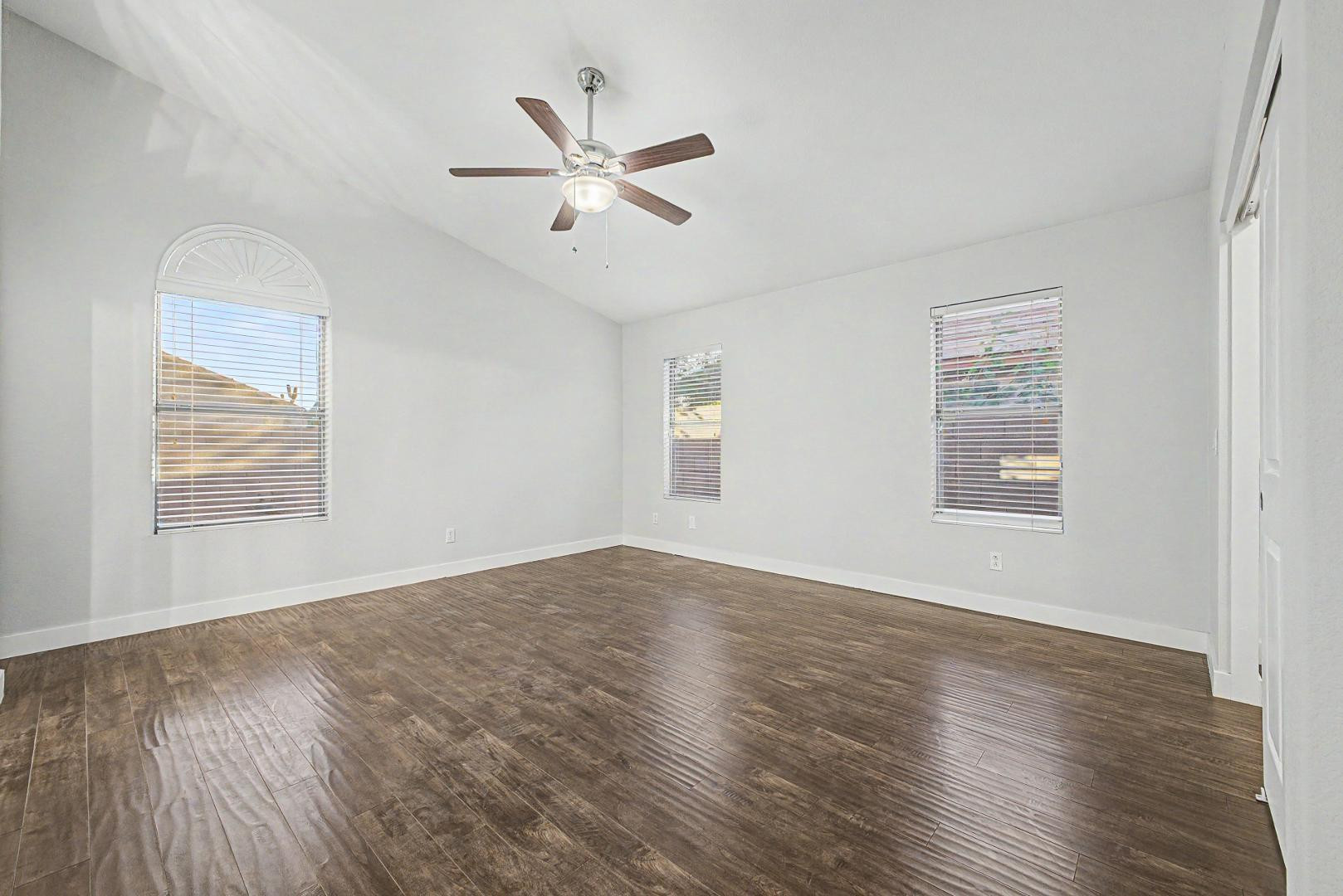 4309 E Abraham Lane