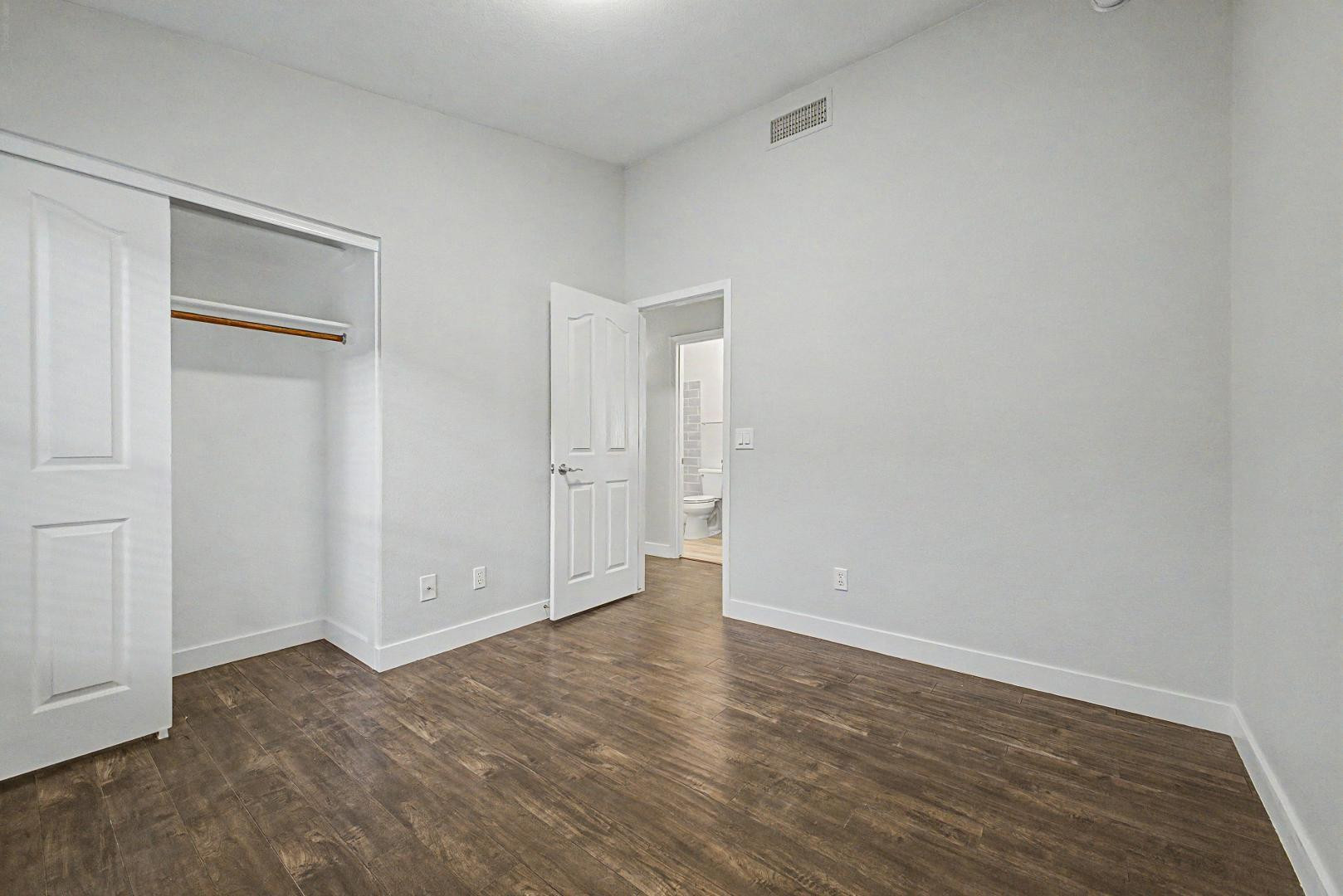 4309 E Abraham Lane