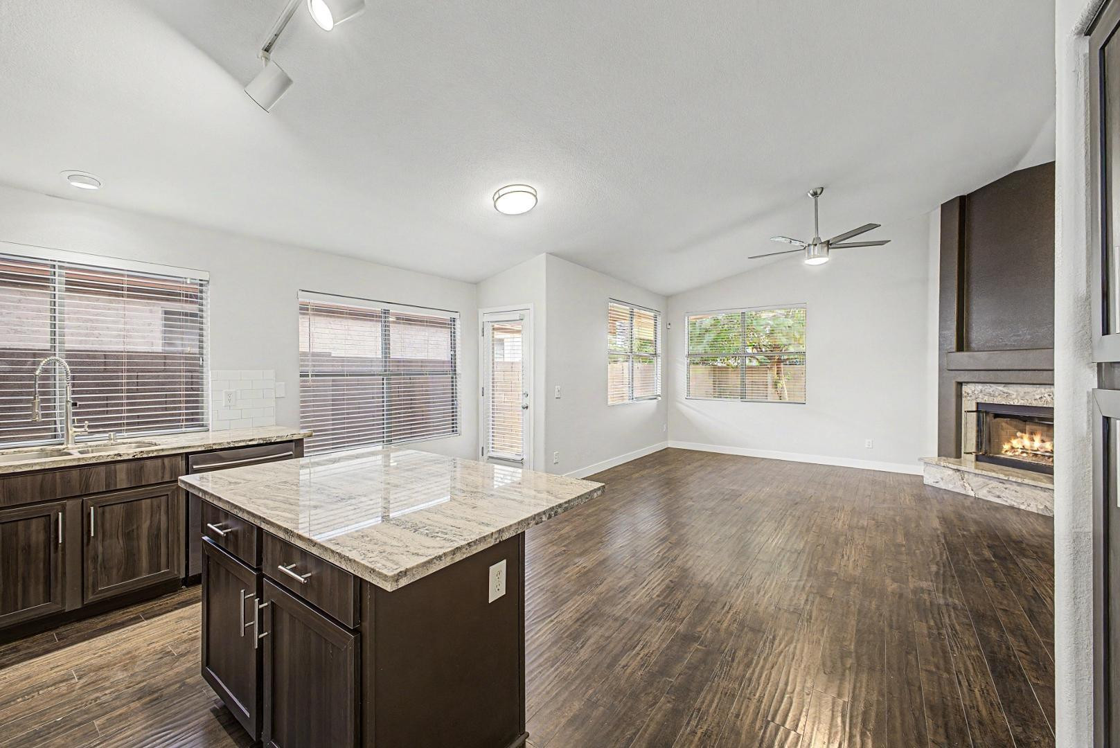 4309 E Abraham Lane