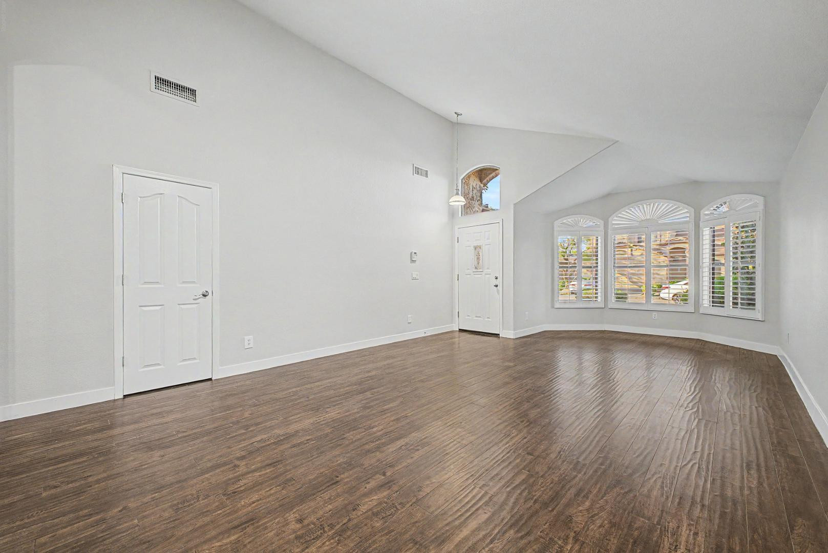 4309 E Abraham Lane