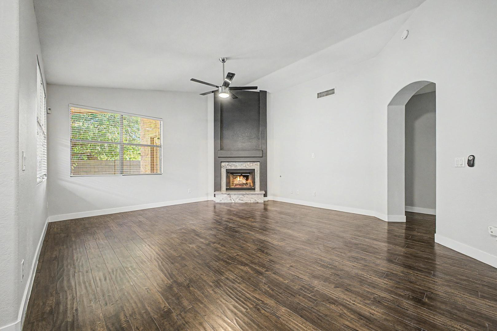 4309 E Abraham Lane