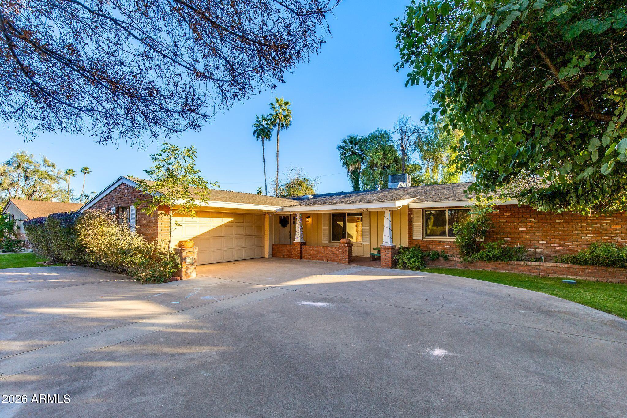 313 E WAGON WHEEL Drive