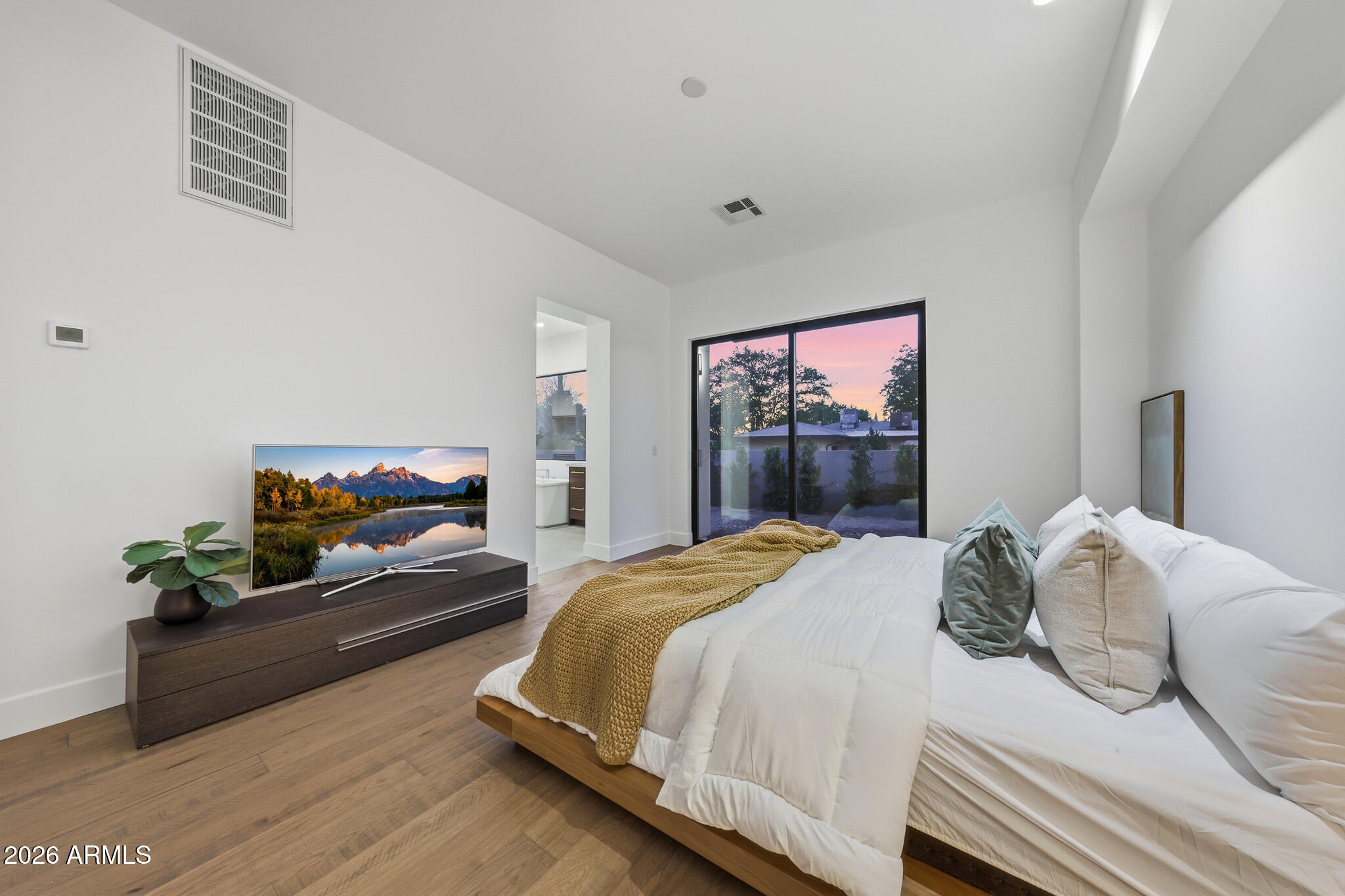 100 W Northern Avenue 15