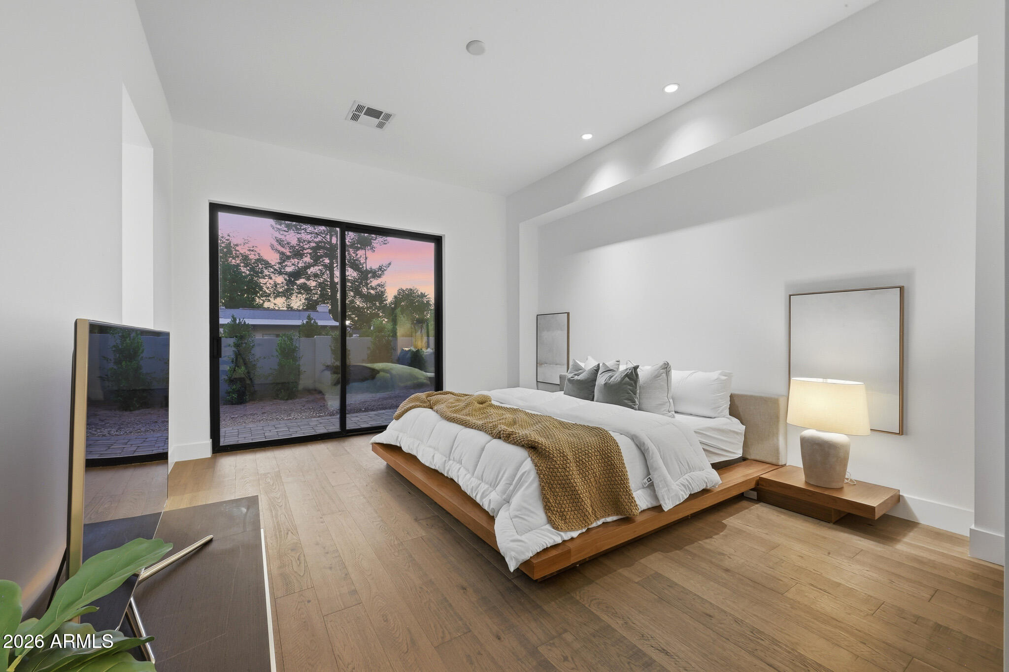 100 W Northern Avenue 15